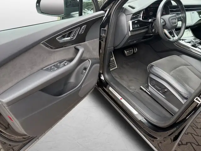 Audi Q7 view 14