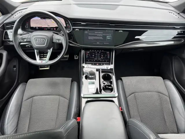Audi Q7 view 5