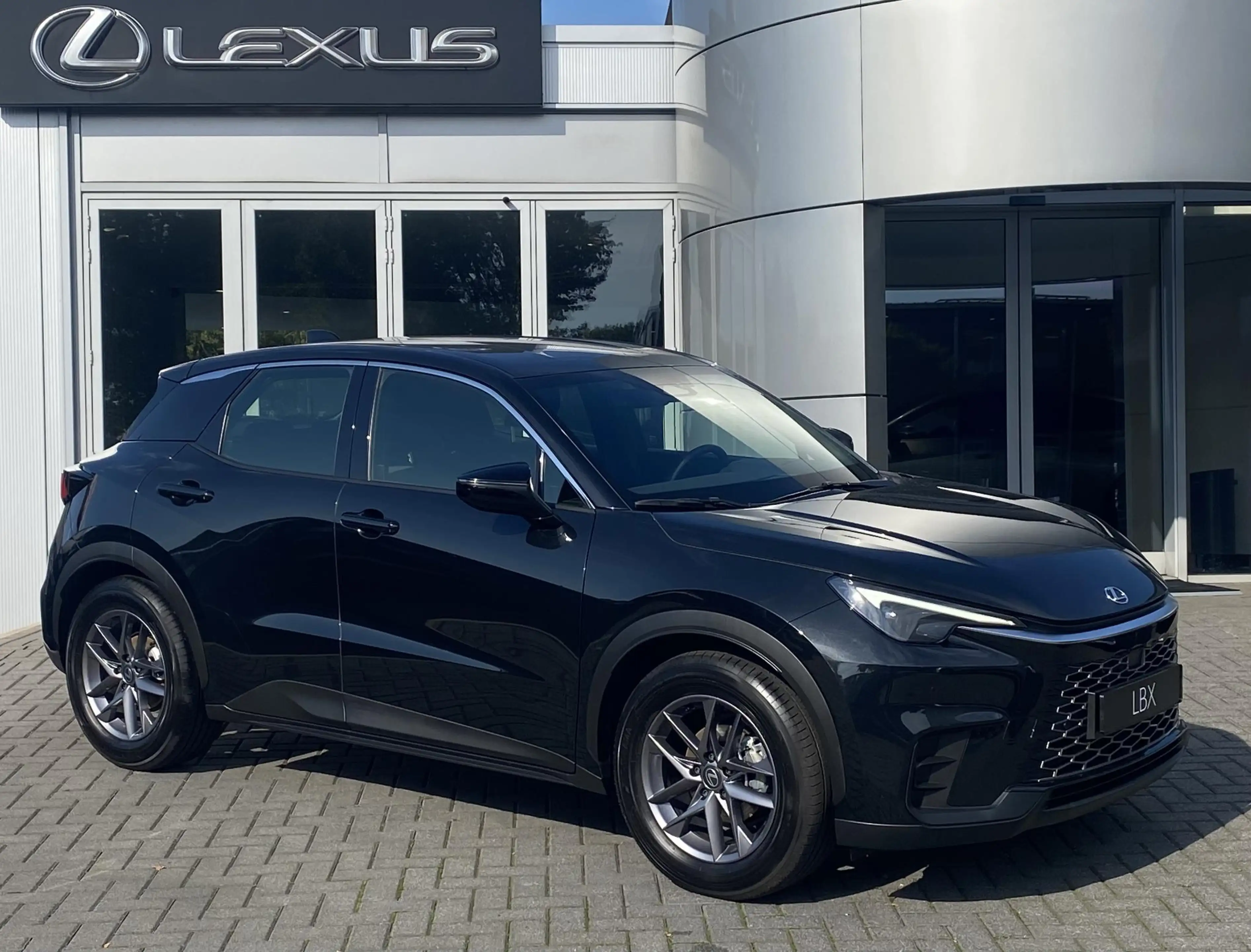 Lexus LBX 1.5 2WD STOELVERW STUURVERW BLIND-SPOT PARK-SENS