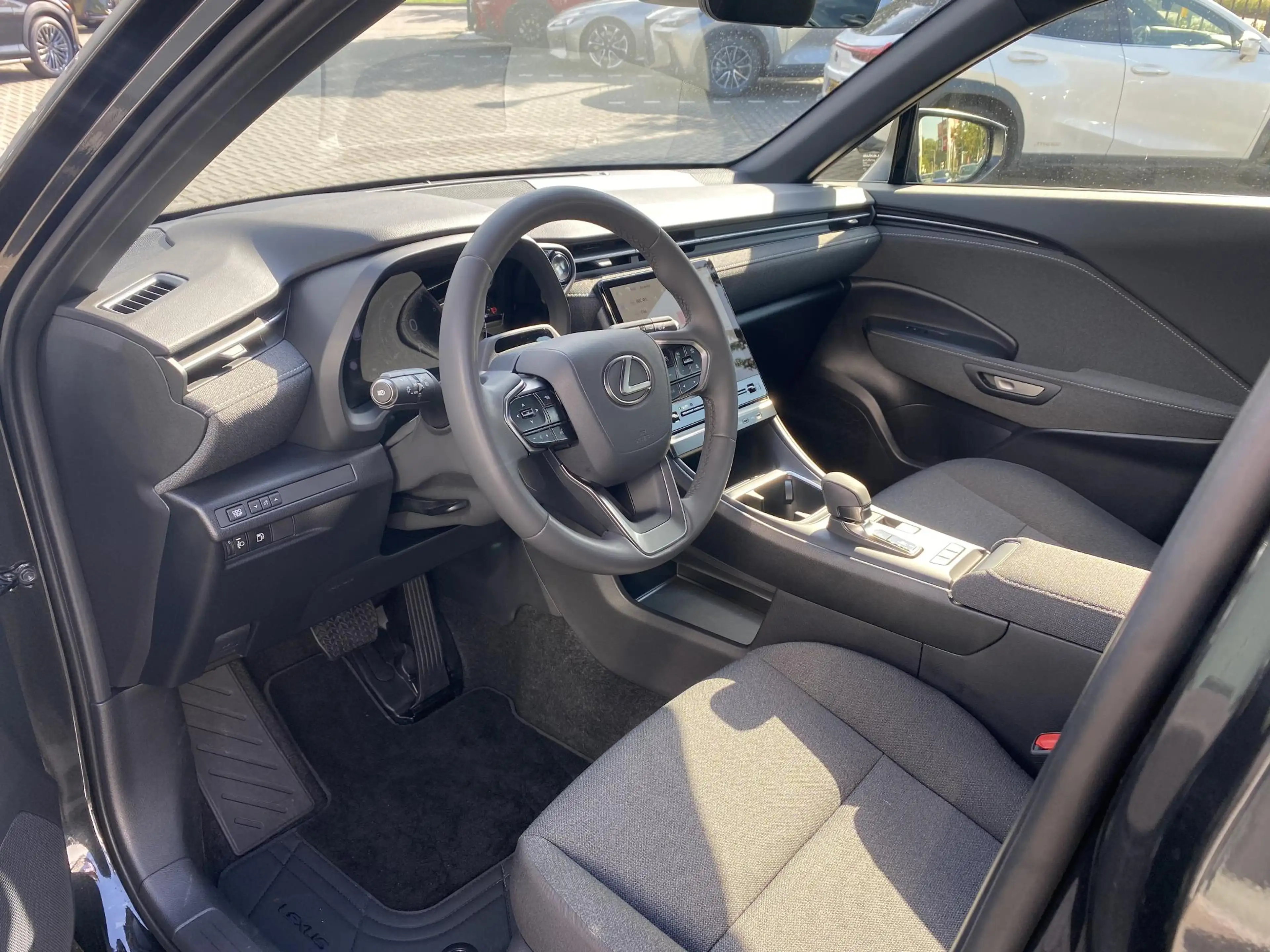 Lexus LBX 1.5 2WD STOELVERW STUURVERW BLIND-SPOT PARK-SENS — photo 8