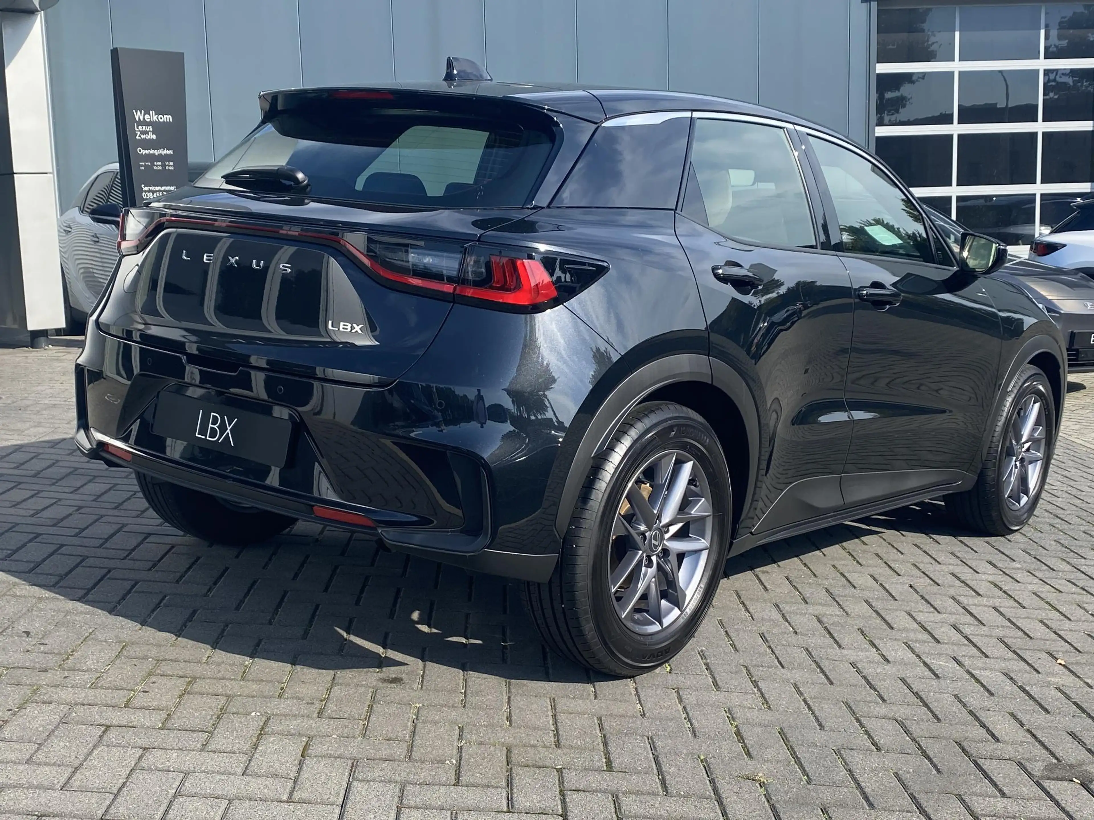 Lexus LBX 1.5 2WD STOELVERW STUURVERW BLIND-SPOT PARK-SENS — photo 3