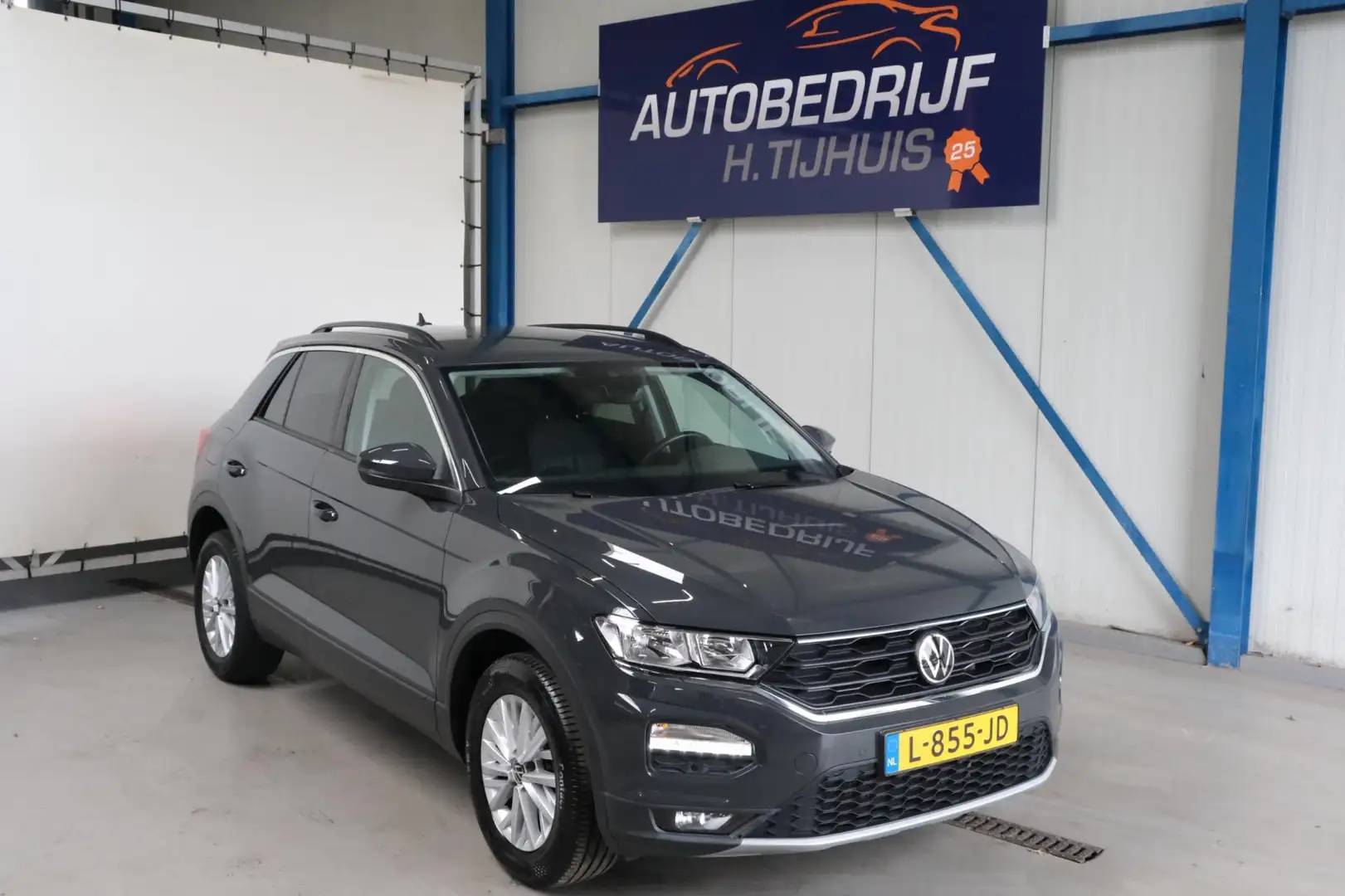 Volkswagen T-Roc 1.0 TSI Style - N.A.P. Airco, Cruise, Navi, PDC, C Grijs - 1