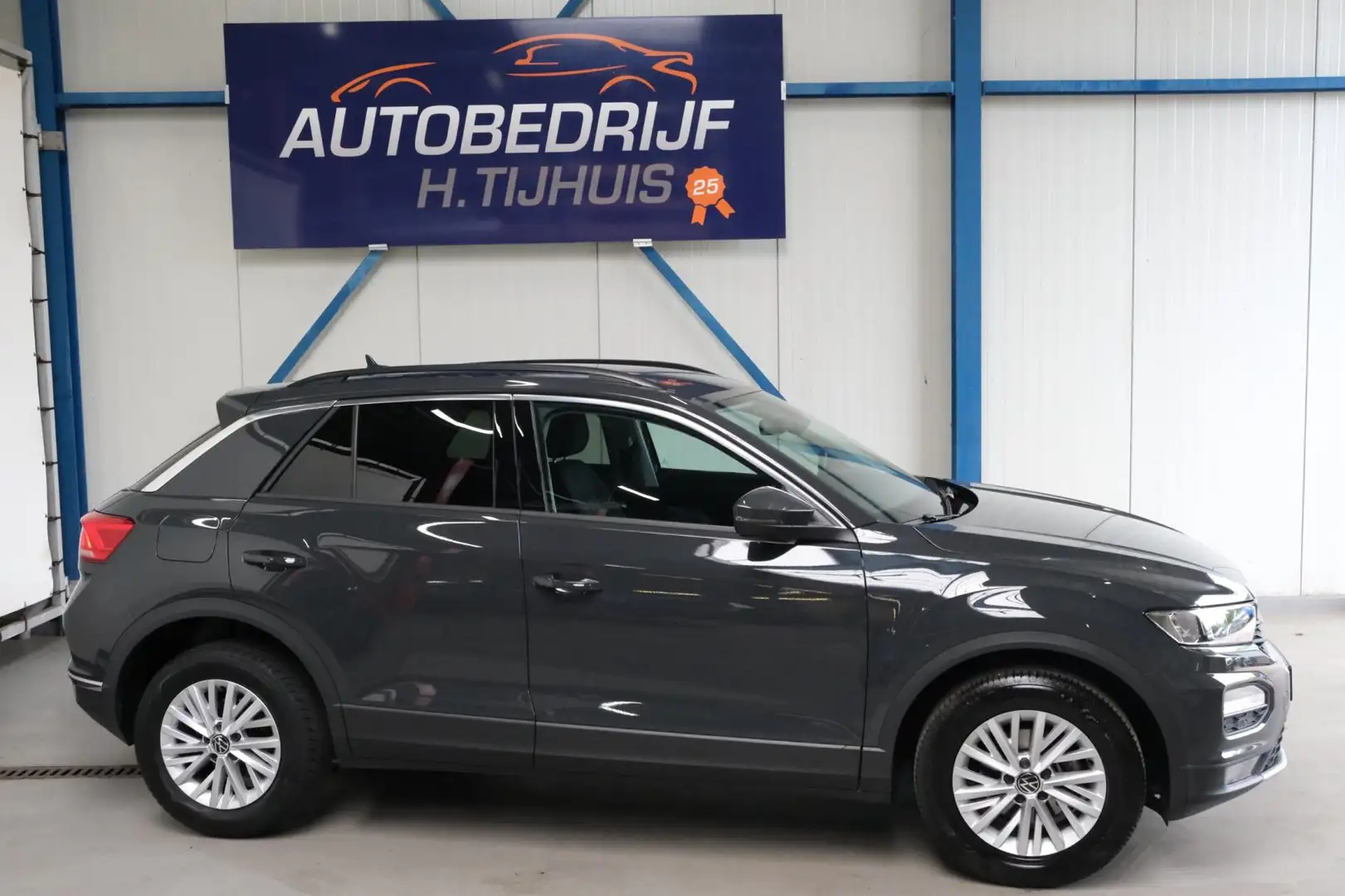 Volkswagen T-Roc 1.0 TSI Style - N.A.P. Airco, Cruise, Navi, PDC, C Grijs - 2