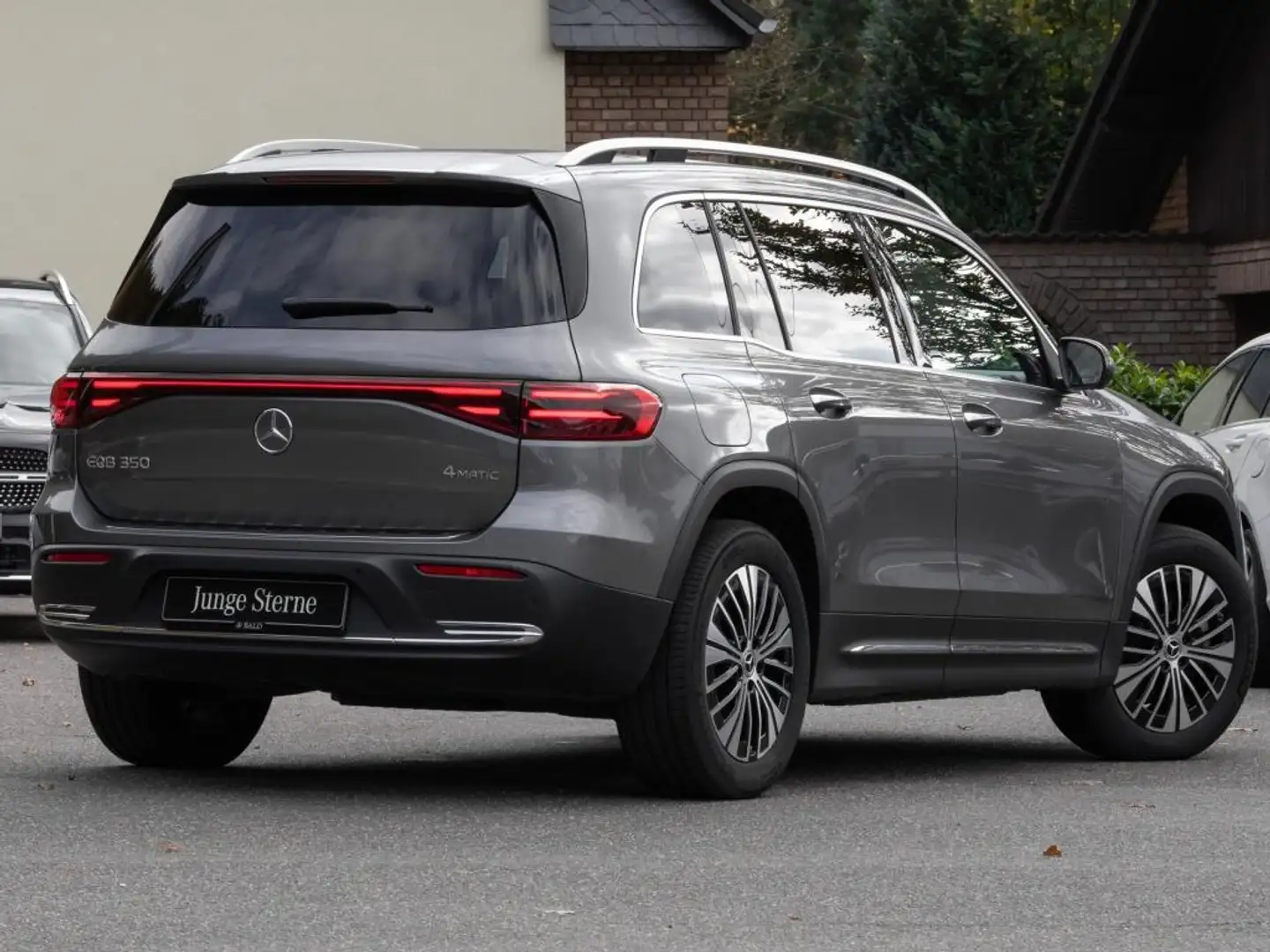 Mercedes-Benz EQB 350 4M Progressive/Distr/360/LED/Keyl/Totw Gris - 2