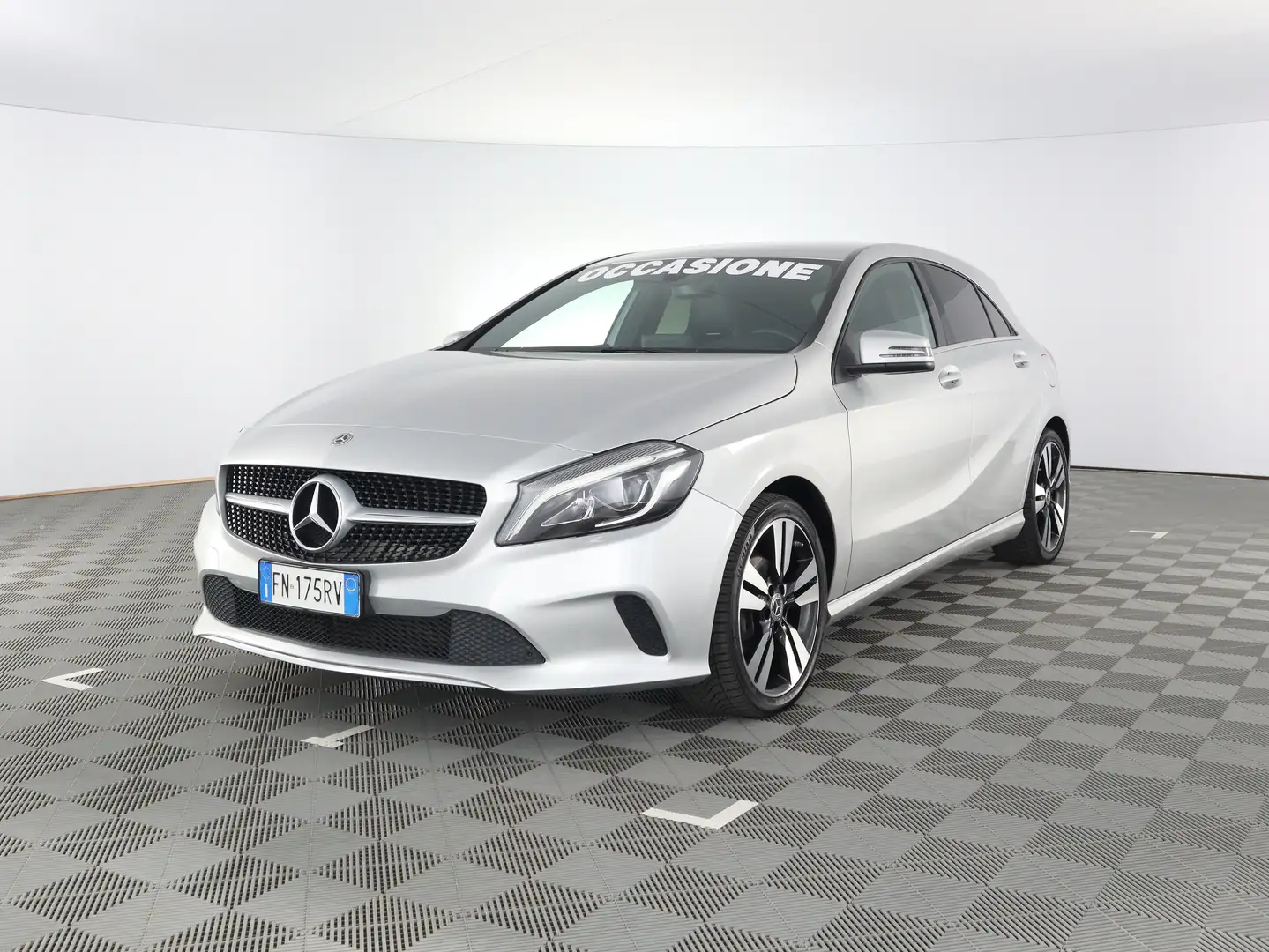 Mercedes-Benz A 180 d (109cv) auto Sport Plateado - 1