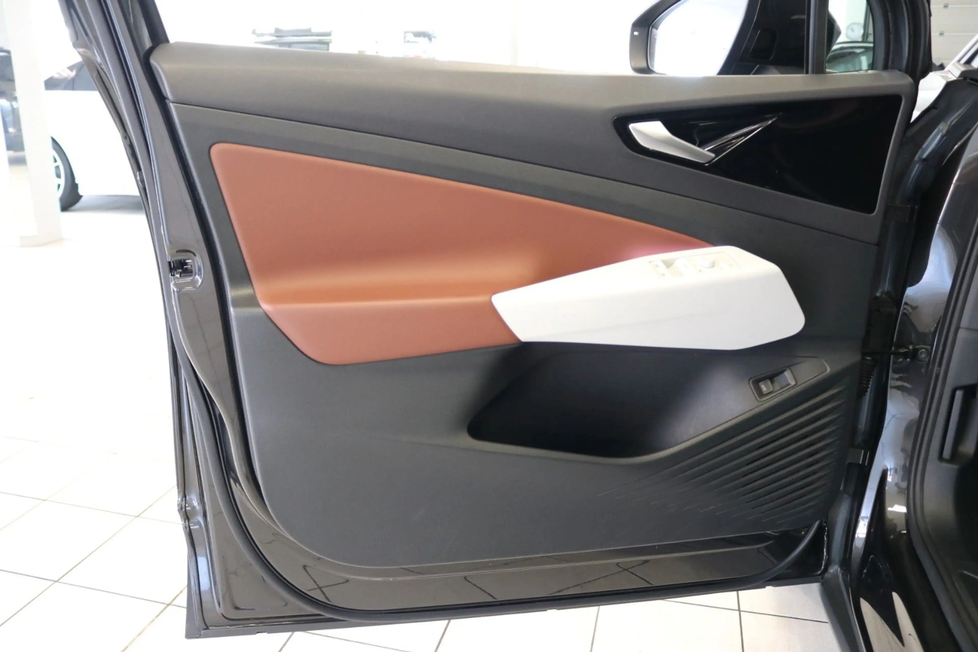 Volkswagen ID.4 Pro Performance WP HUD 360° Matrix Pano 94% — photo 14