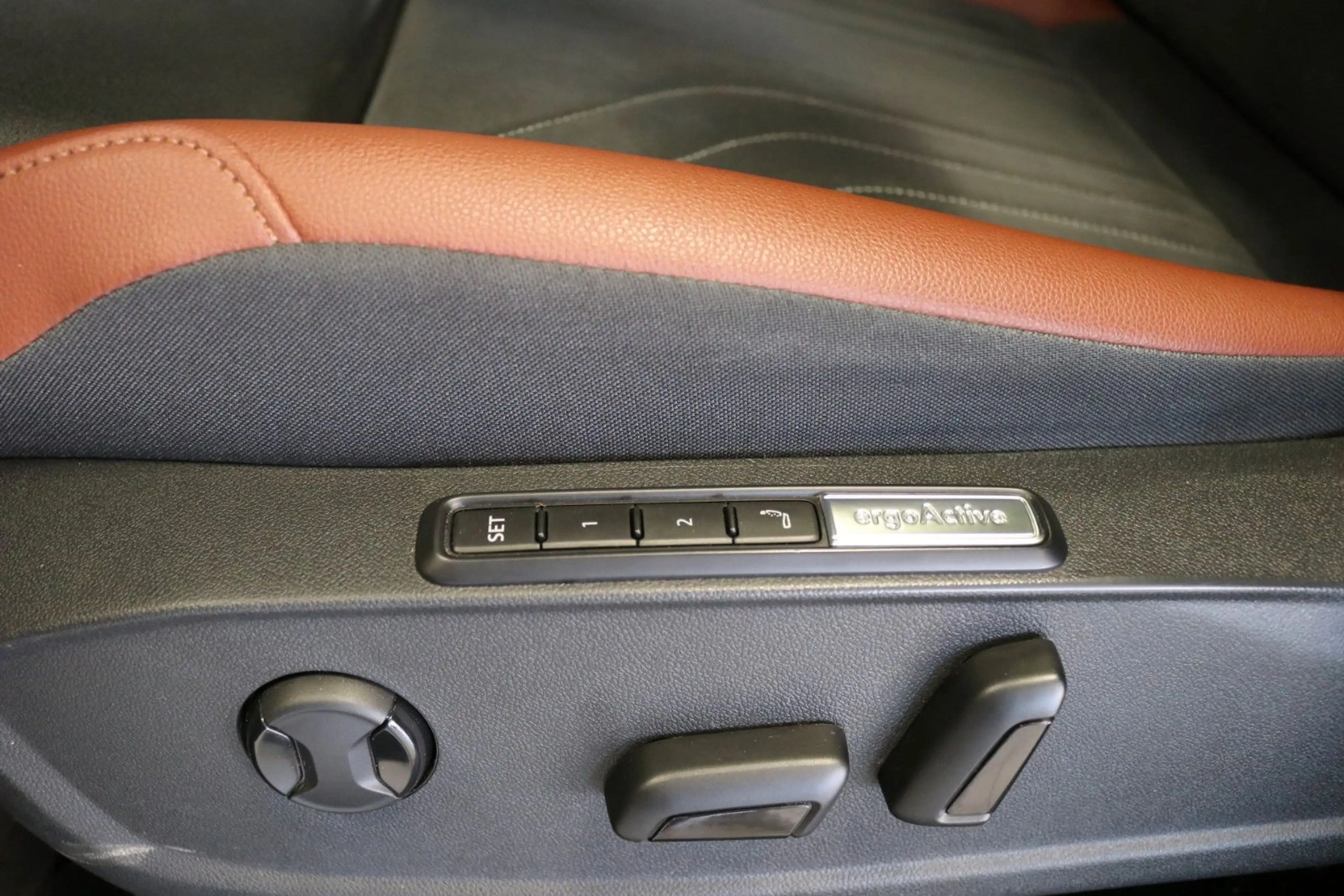 Volkswagen ID.4 Pro Performance WP HUD 360° Matrix Pano 94% — photo 15