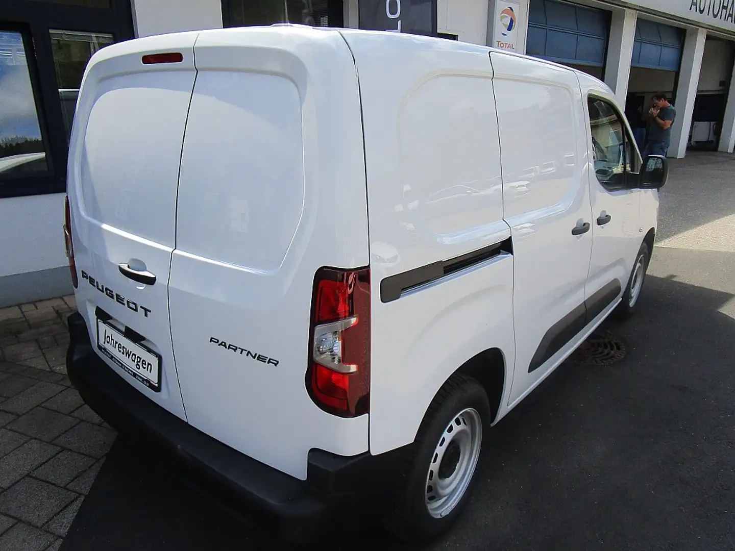 Peugeot Partner Partner Standard BlueHDi 100 S&S Euro 6b erh. N... Weiß - 2