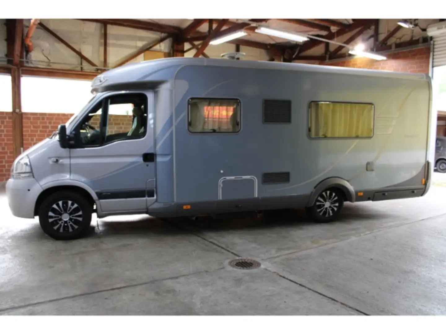 Hymer/Eriba Tramp CL 676 GT 3,0 dci Heckbad Einzelbetten Blu/Azzurro - 2