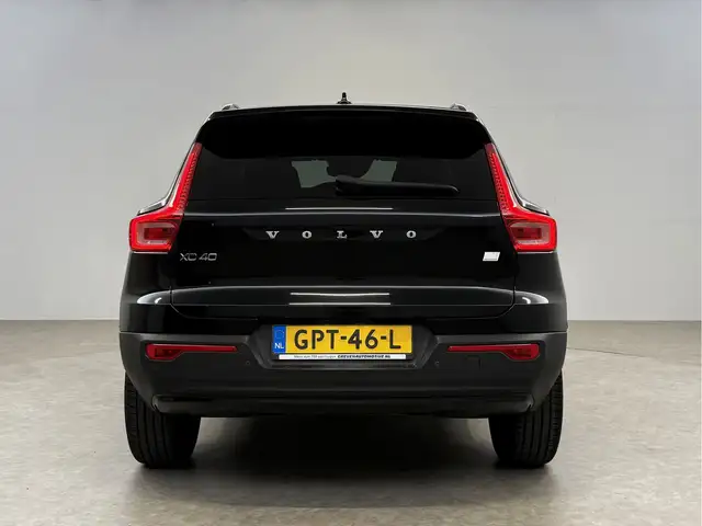 Volvo XC40 view 9