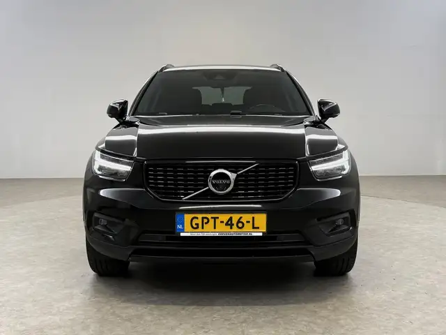 Volvo XC40 view 8