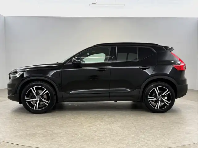 Volvo XC40 view 11