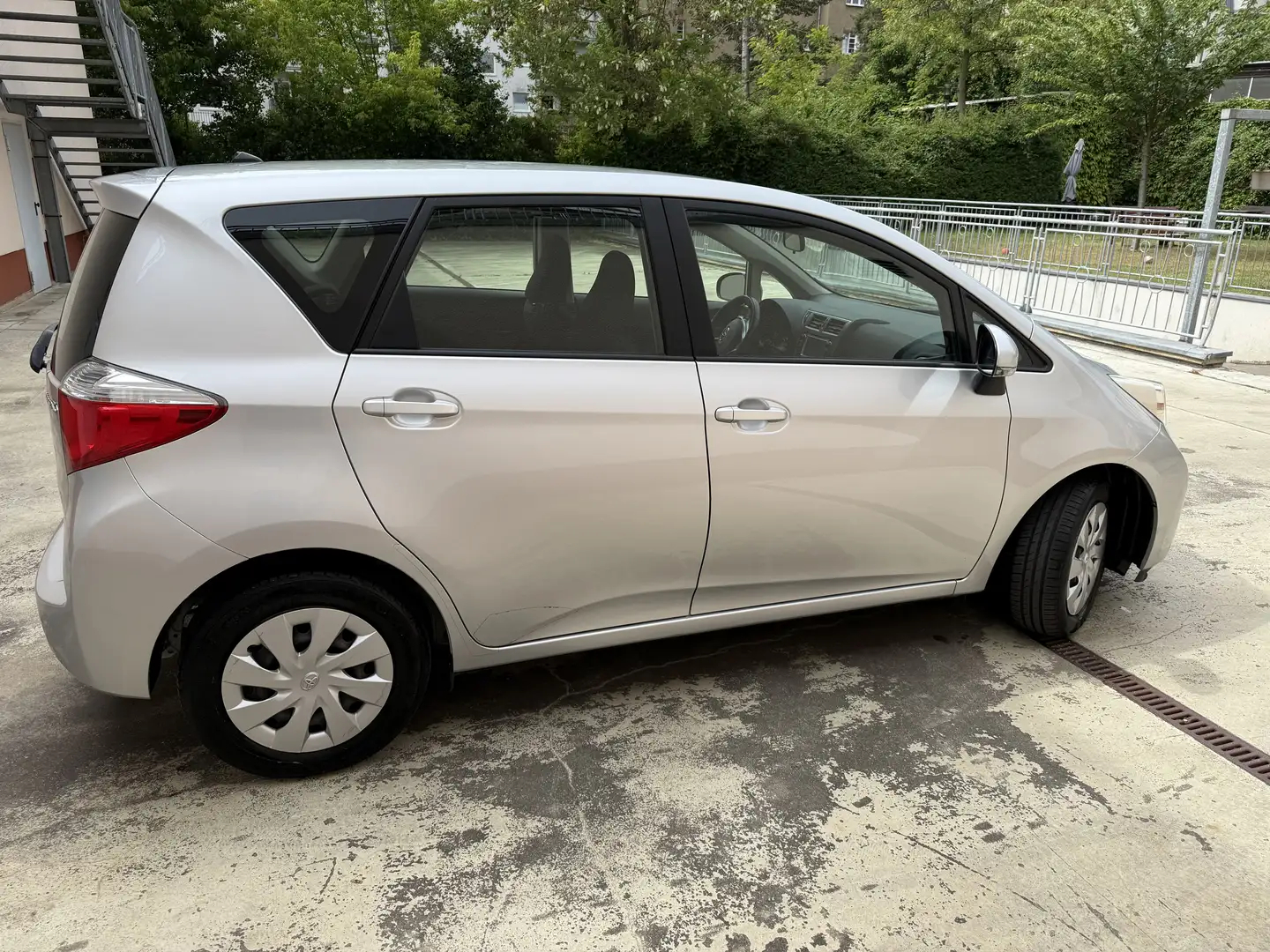 Toyota Verso-S 1.4 D-4D Cool mit Klima/Navi/Kamera/ABS/ESP/MFL/ Argintiu - 2