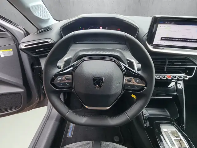 Peugeot 208 view 10
