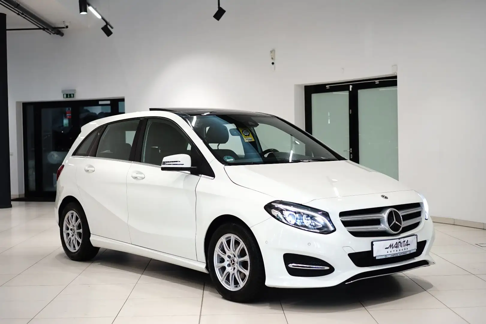 Mercedes-Benz B 180 d|DISTRONIC-PRO|PANORAMA|ANHÄNGERKUPPLUNG| Blanc - 1
