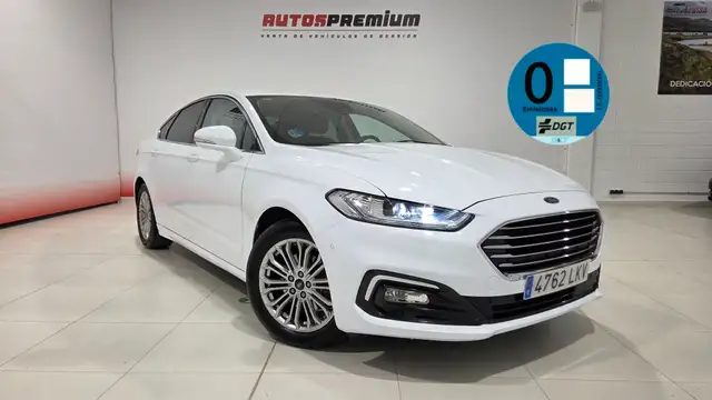 Ford Mondeo Sedán 2.0 HEV Titanium