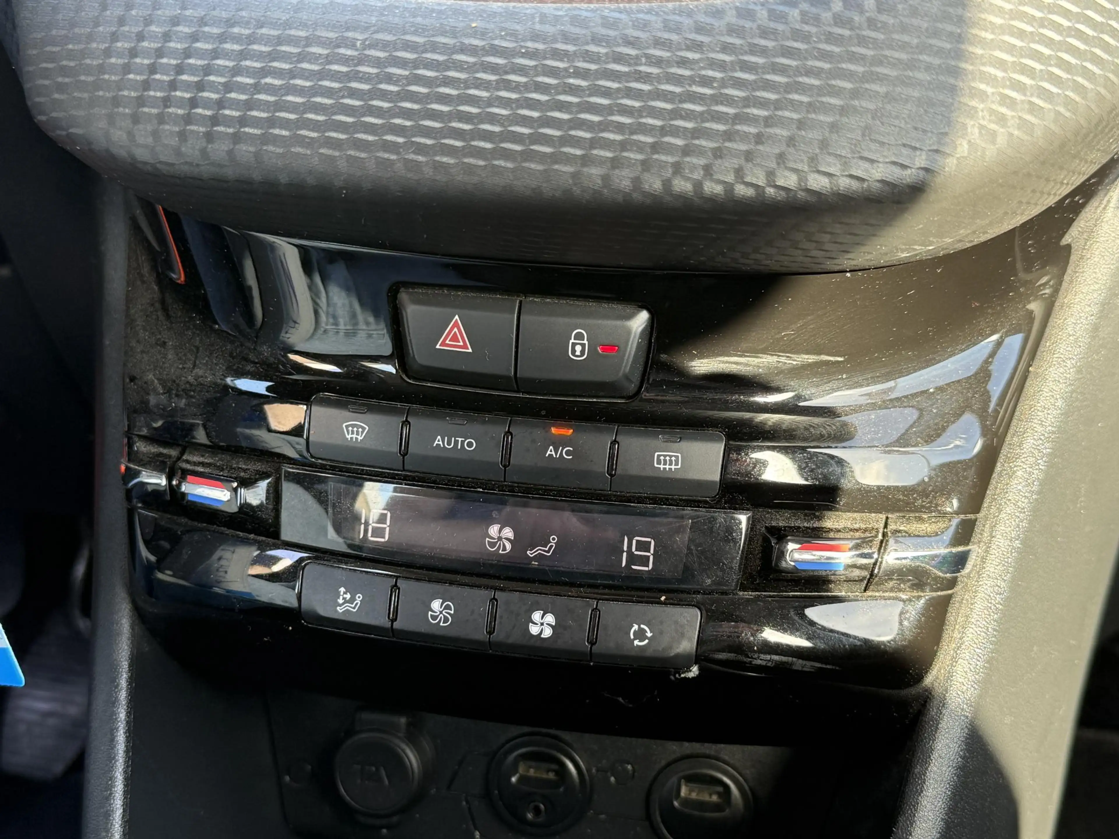 Peugeot 2008 1.6 VTi Active | Electronic climate controle | Cru — photo 11