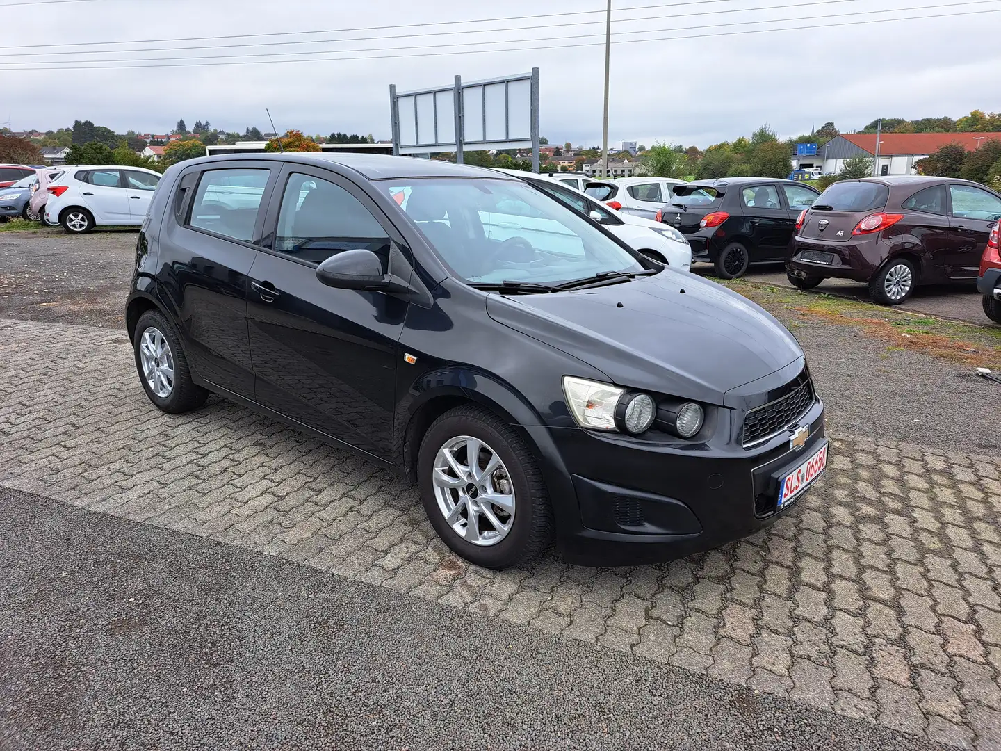 Chevrolet Aveo LT Schwarz - 1