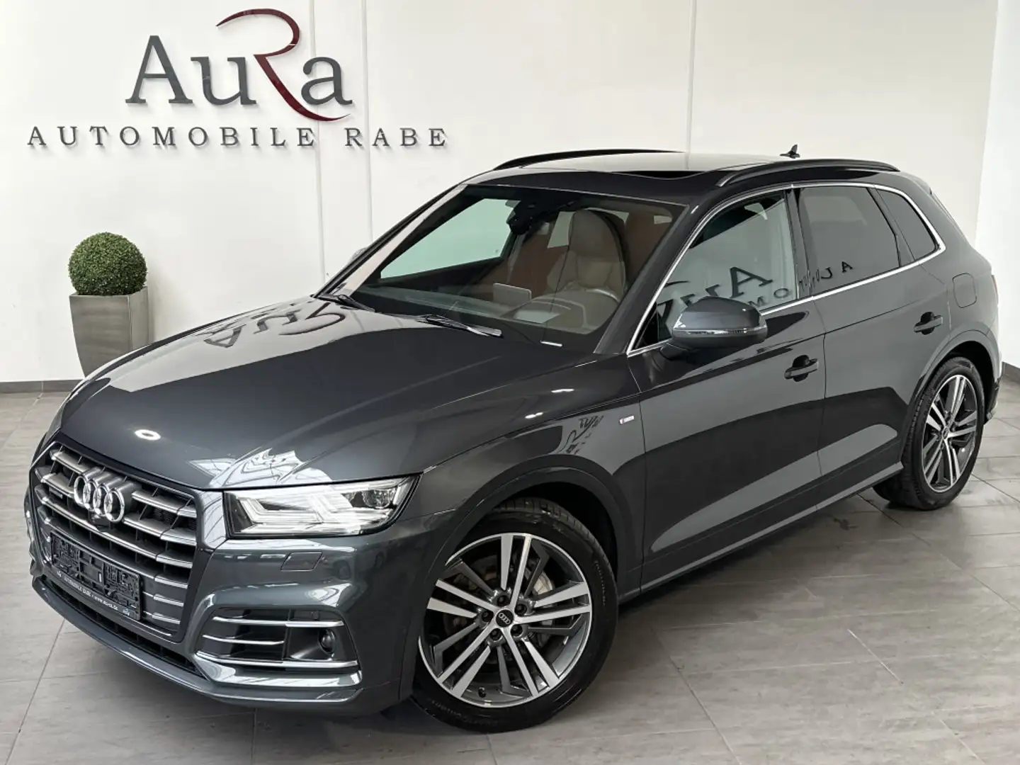 Audi Q5 55 TFSIe Quattro S-Line NAV+LED+PANO+AHK+B&O Szürke - 2