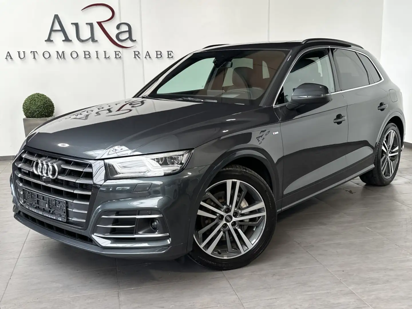 Audi Q5 55 TFSIe Quattro S-Line NAV+LED+PANO+AHK+B&O Szürke - 1