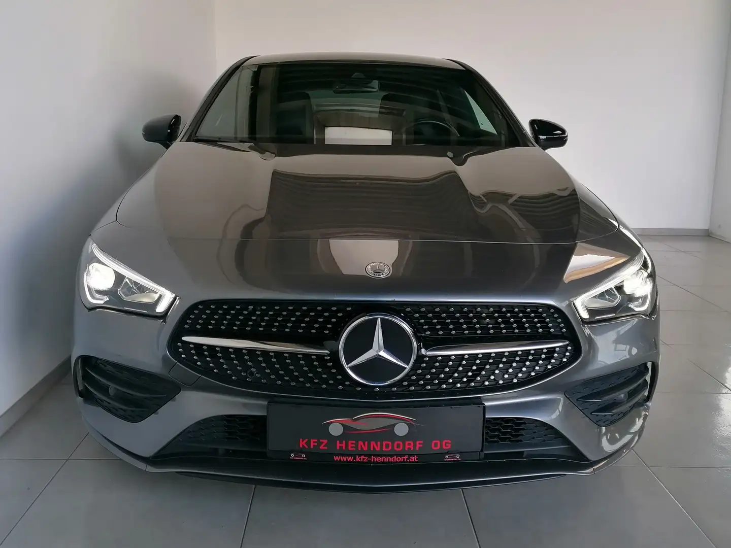 Mercedes-Benz CLA 200 d AMG Styling SB Aut. Grau - 2