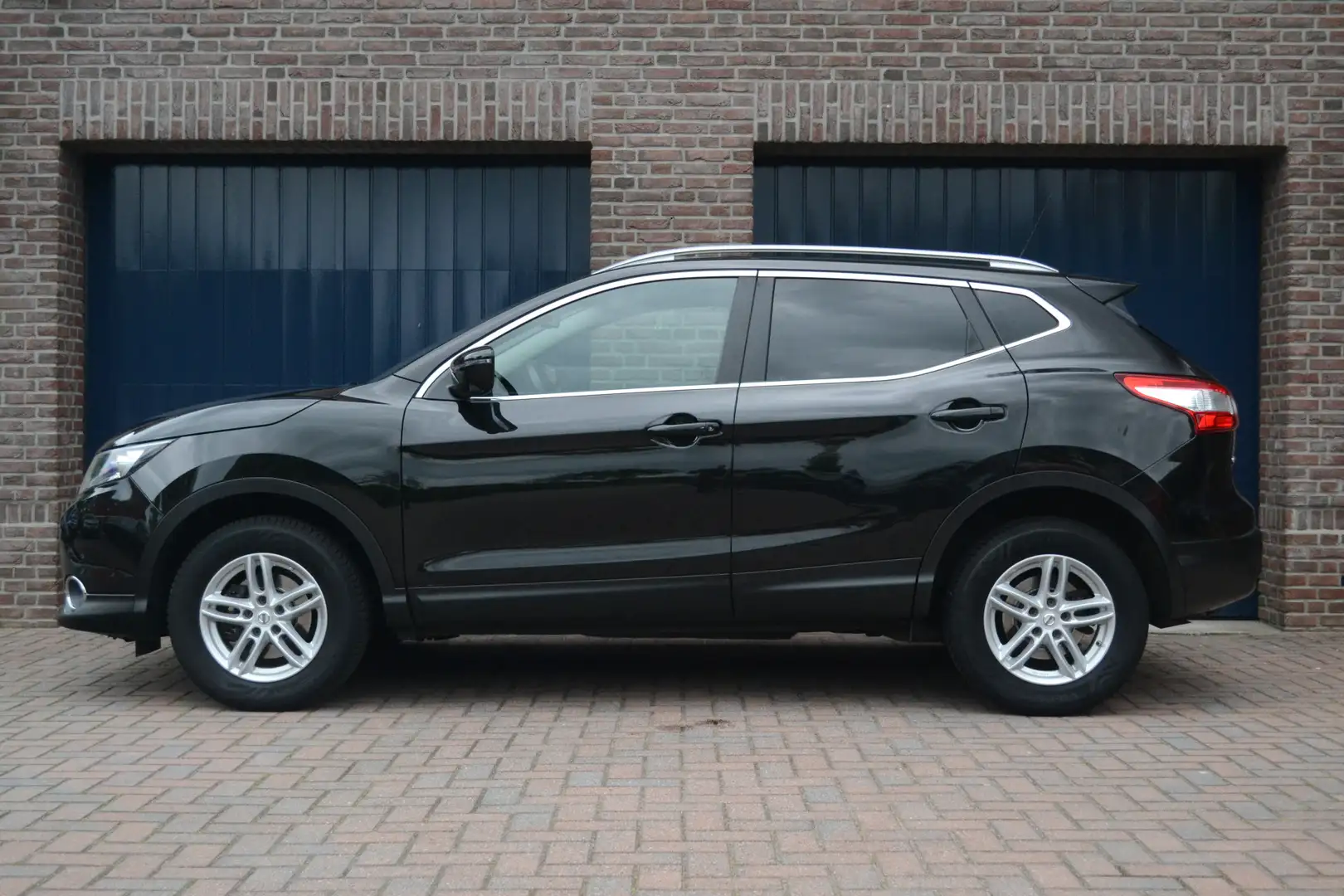 Nissan Qashqai 1.6 Connect Edition | Trekhaak | 1500kg trekgewich Zwart - 2