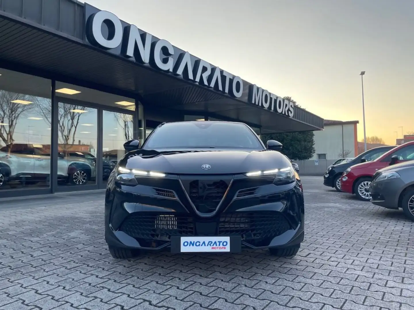 Alfa Romeo Junior Junior 1.2 145 CV Hybrid eDCT6 Speciale Schwarz - 2