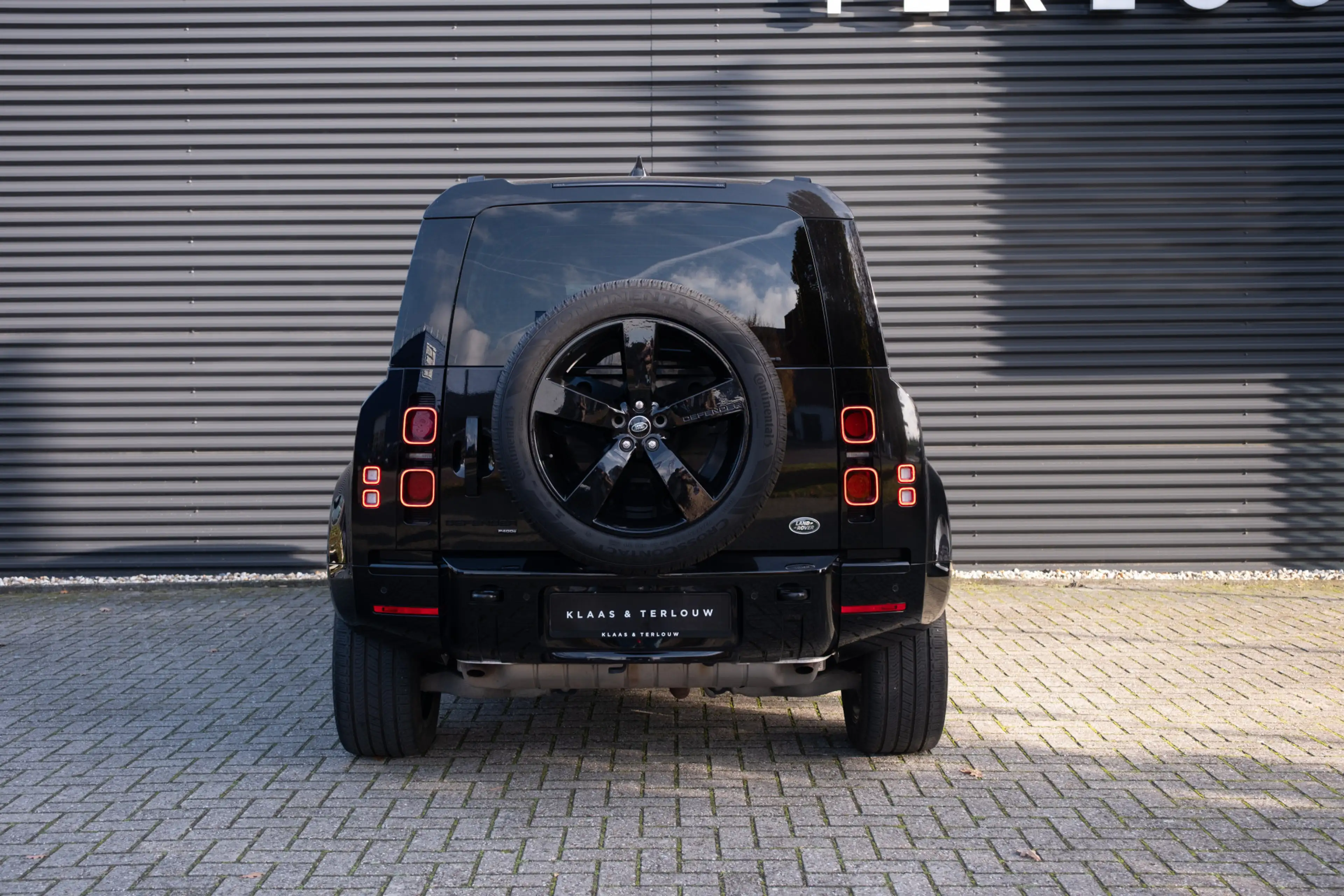 Land Rover Defender 110 2.0 P400e 110 X-Dynamic HSE /Black Pack / 22'' — photo 8
