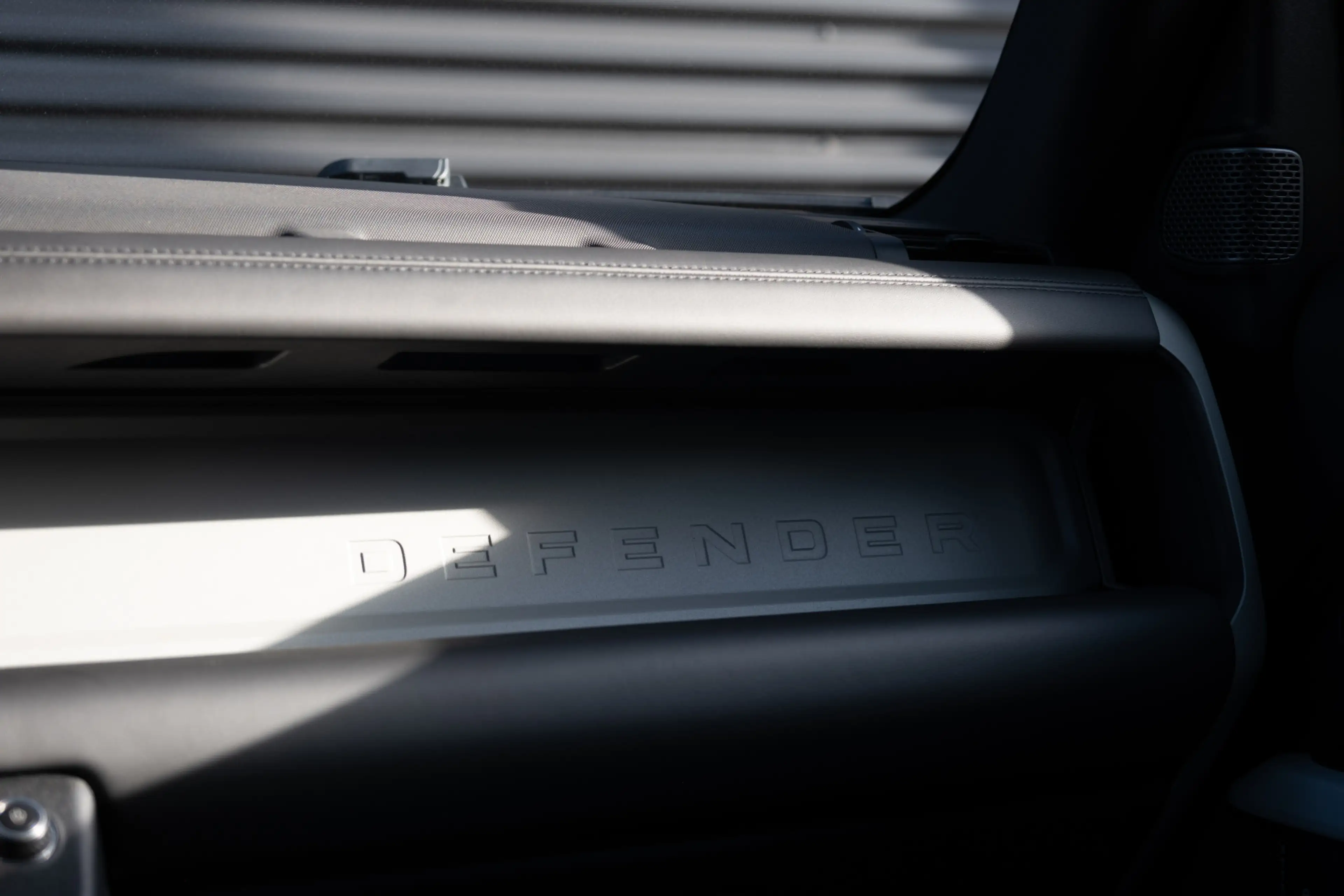 Land Rover Defender 110 2.0 P400e 110 X-Dynamic HSE /Black Pack / 22'' — photo 31