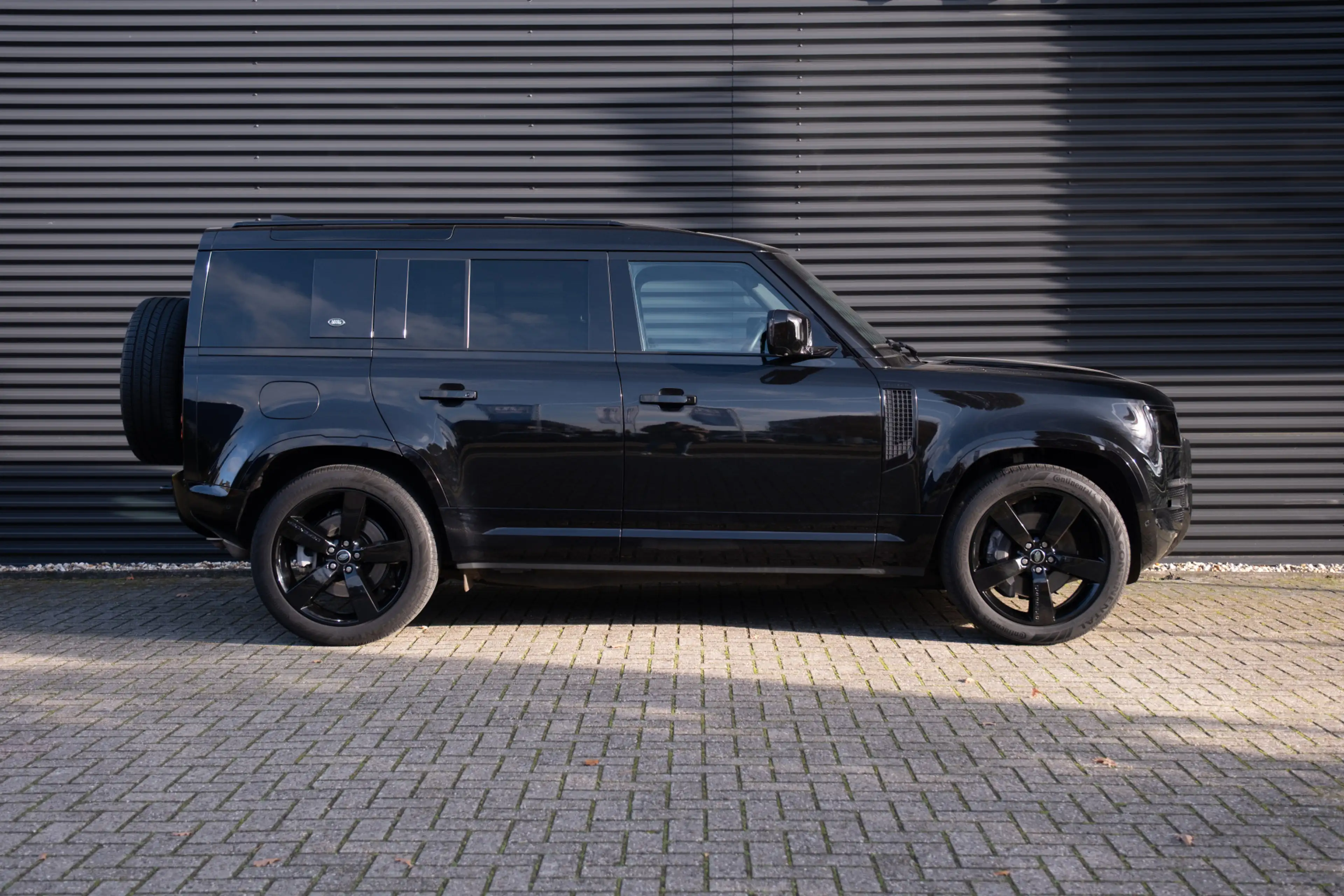 Land Rover Defender 110 2.0 P400e 110 X-Dynamic HSE /Black Pack / 22'' — photo 10