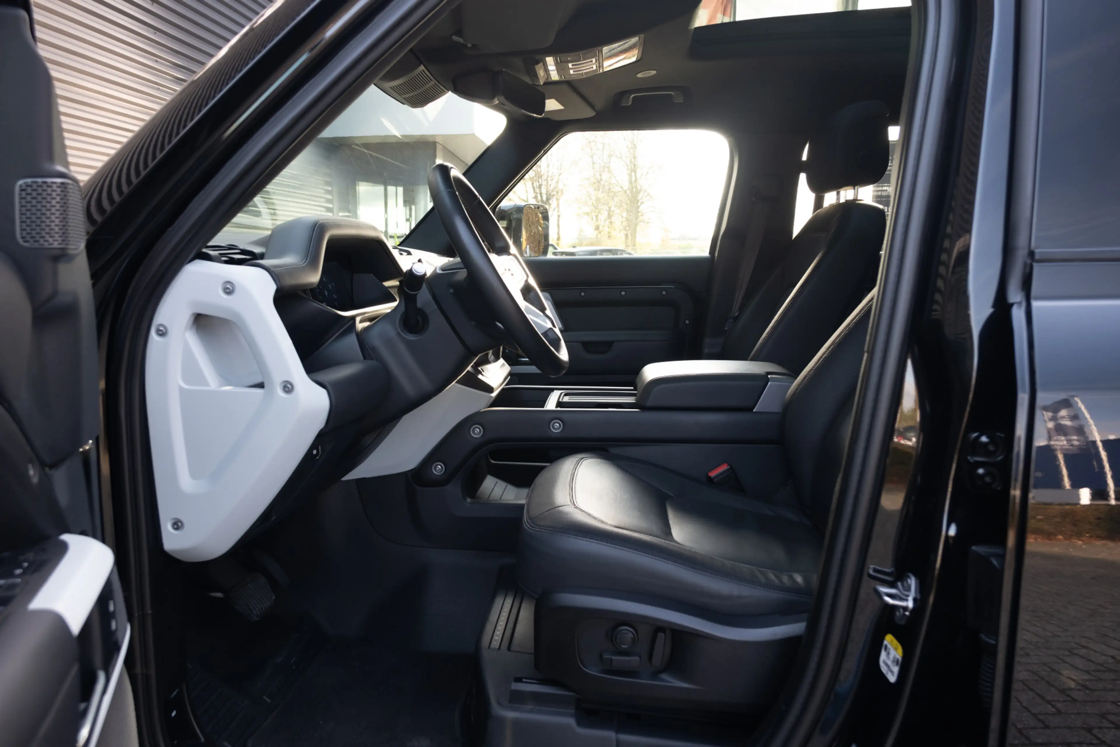 Land Rover Defender 110 2.0 P400e 110 X-Dynamic HSE /Black Pack / 22'' — photo 4