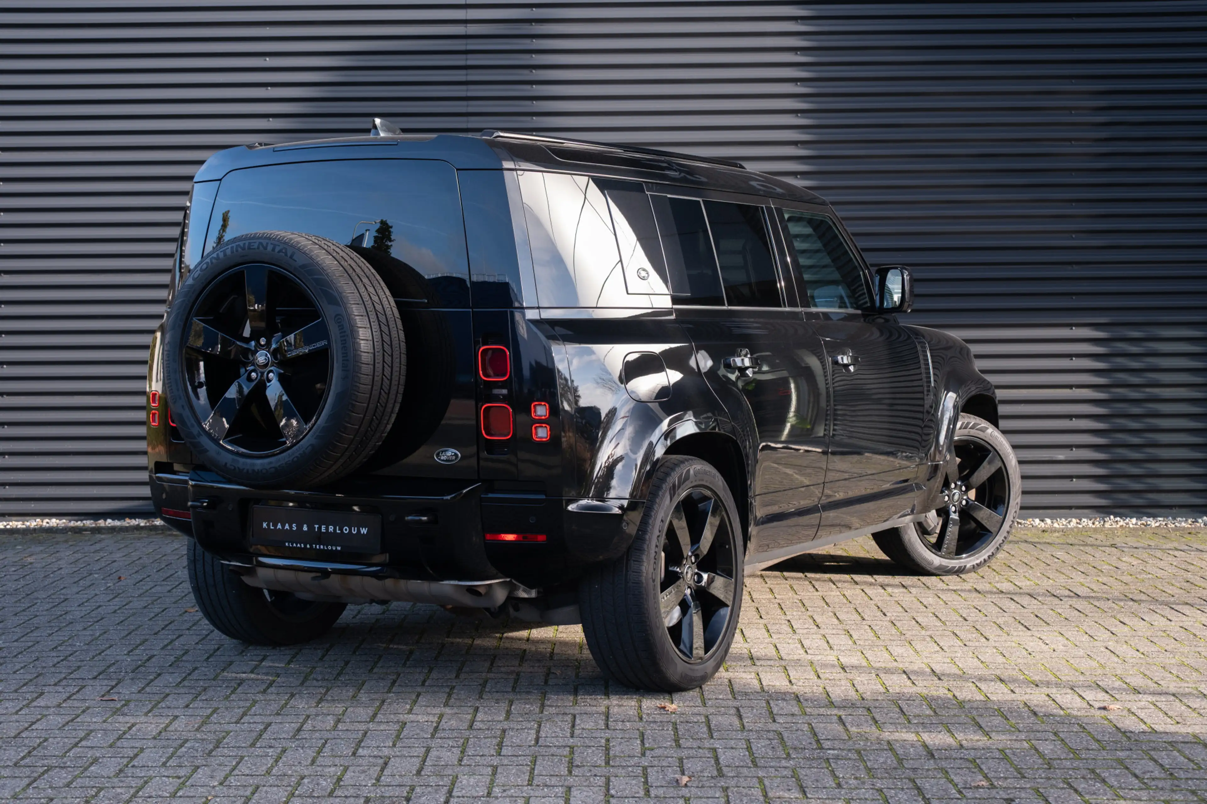 Land Rover Defender 110 2.0 P400e 110 X-Dynamic HSE /Black Pack / 22'' — photo 16