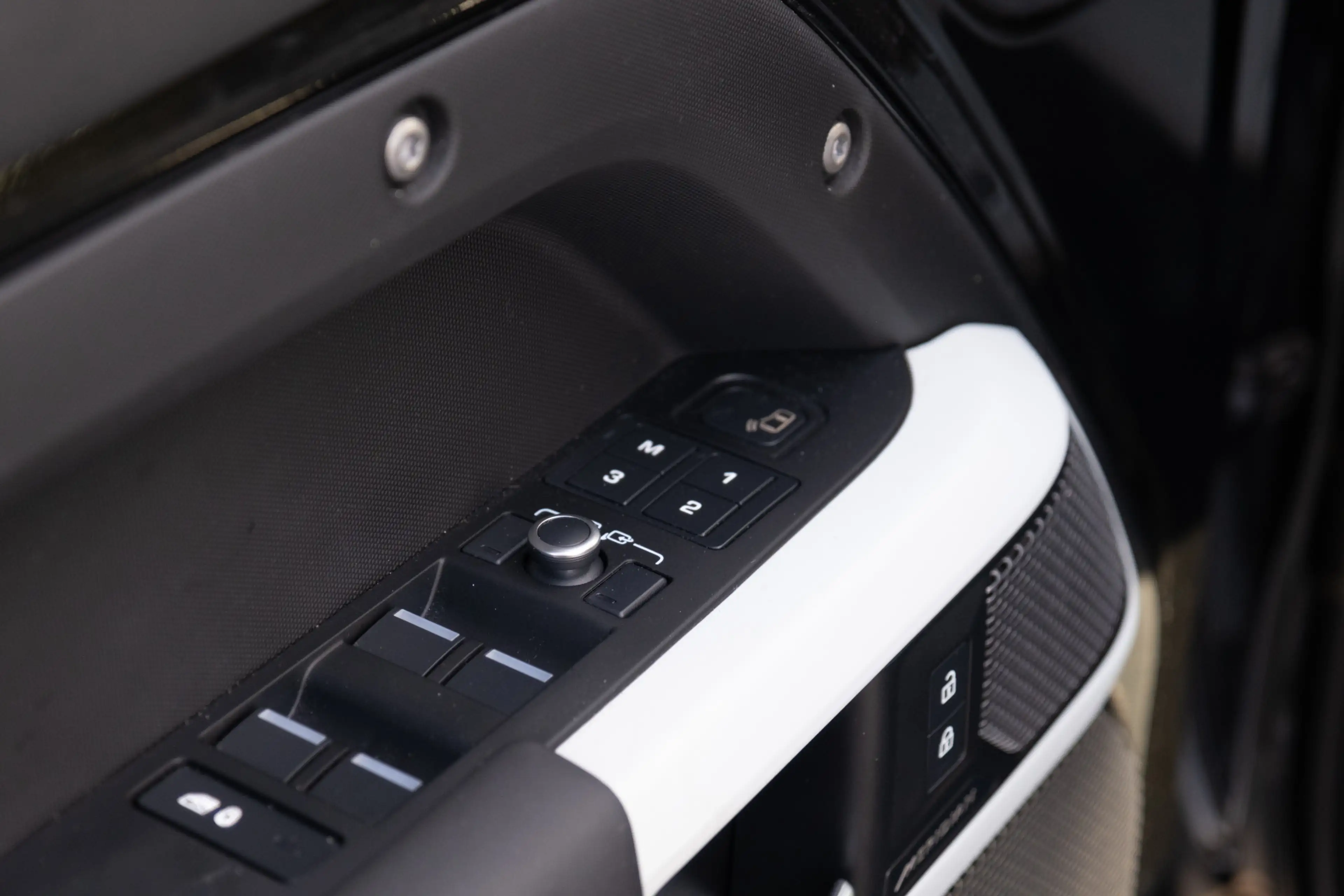Land Rover Defender 110 2.0 P400e 110 X-Dynamic HSE /Black Pack / 22'' — photo 20