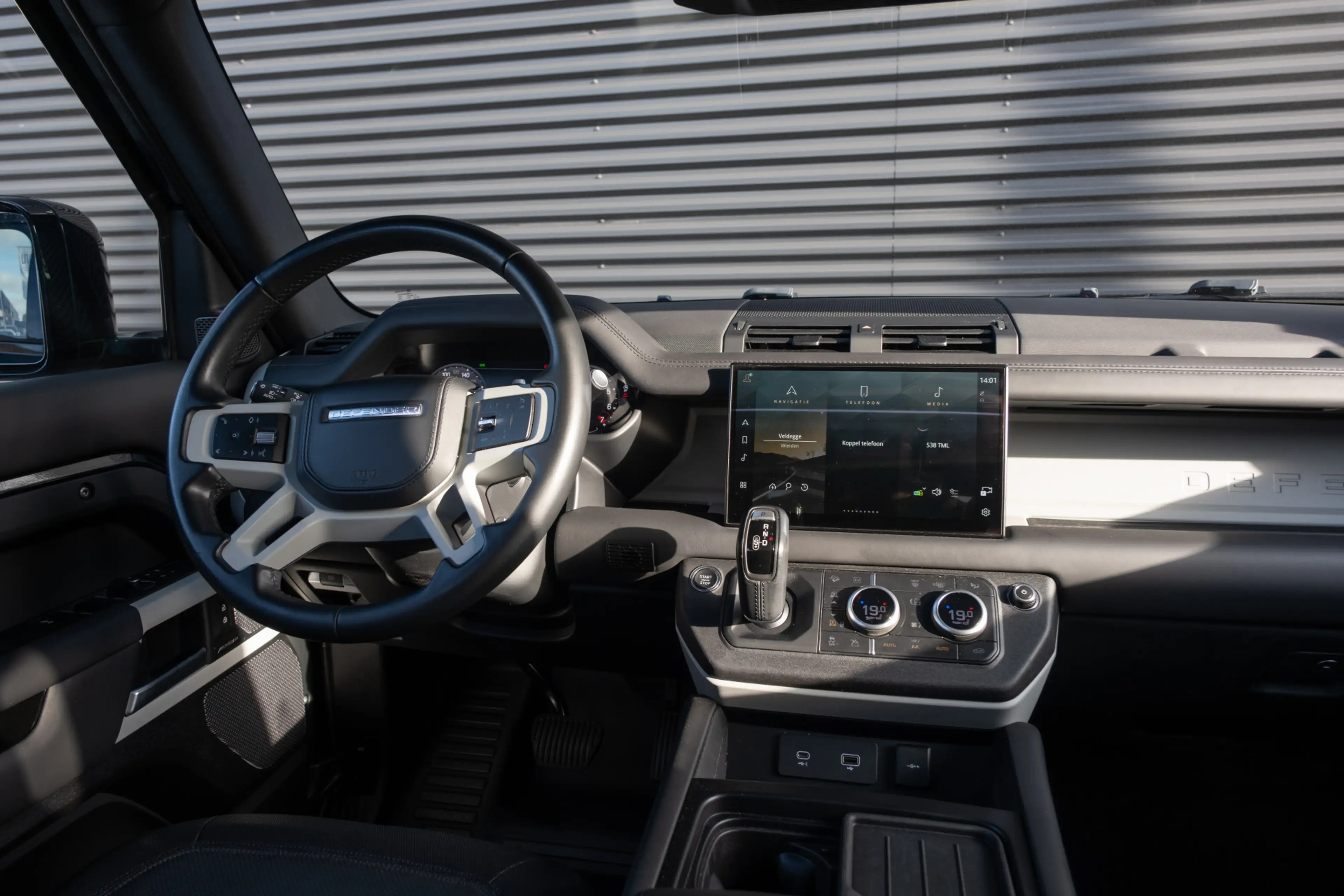 Land Rover Defender 110 2.0 P400e 110 X-Dynamic HSE /Black Pack / 22'' — photo 3
