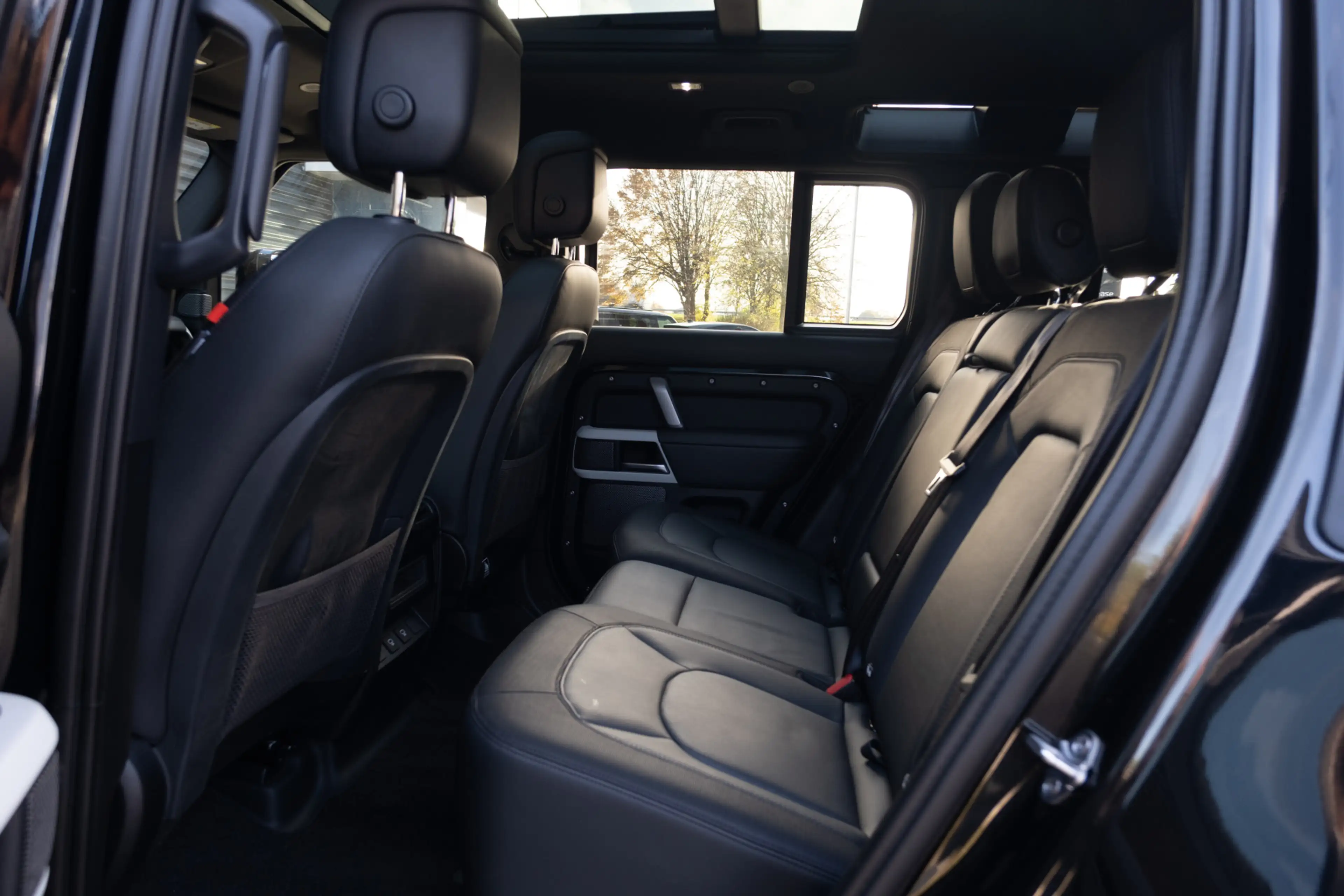 Land Rover Defender 110 2.0 P400e 110 X-Dynamic HSE /Black Pack / 22'' — photo 5