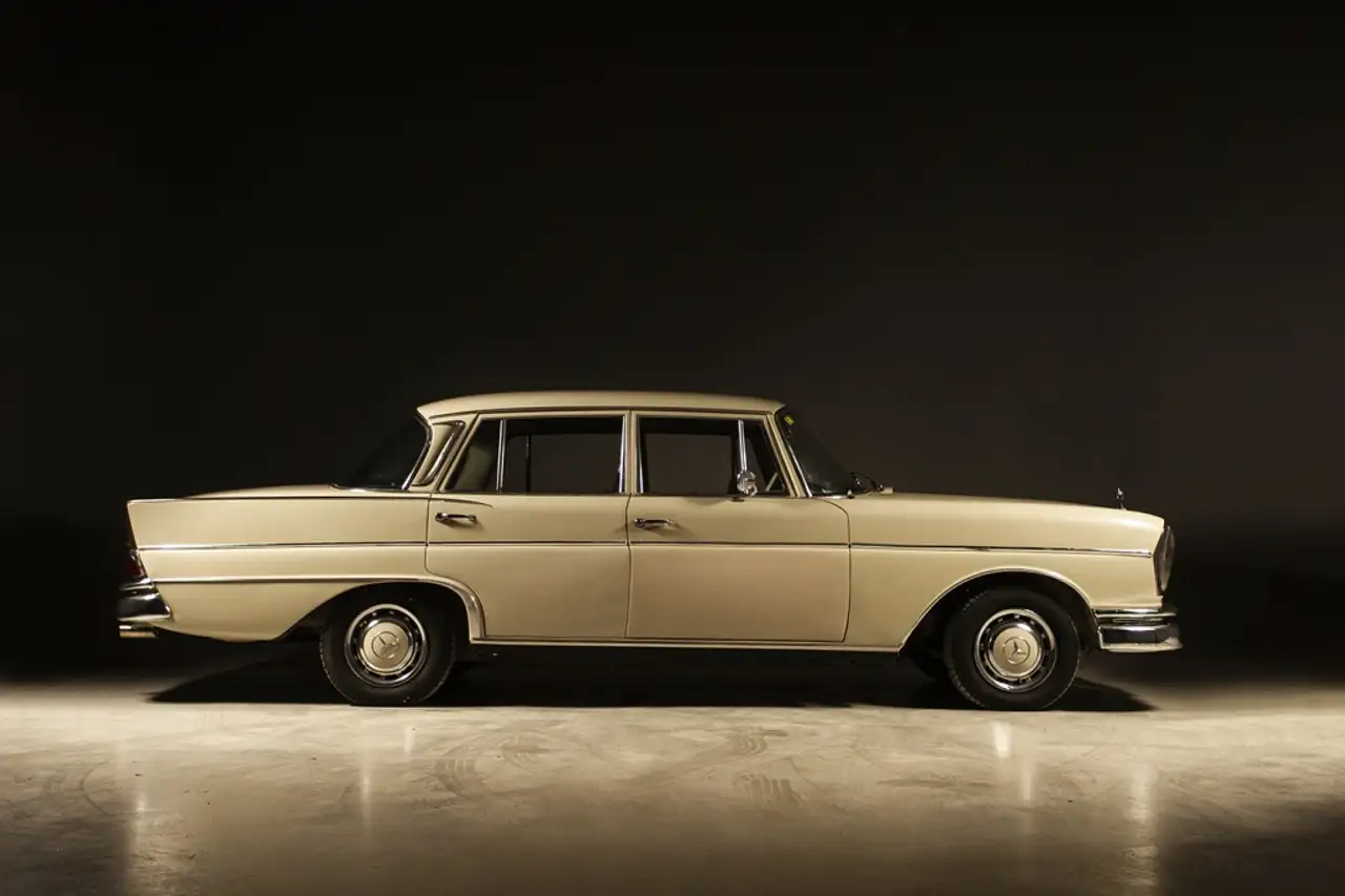 Mercedes-Benz 220 SEb (111), foto 2