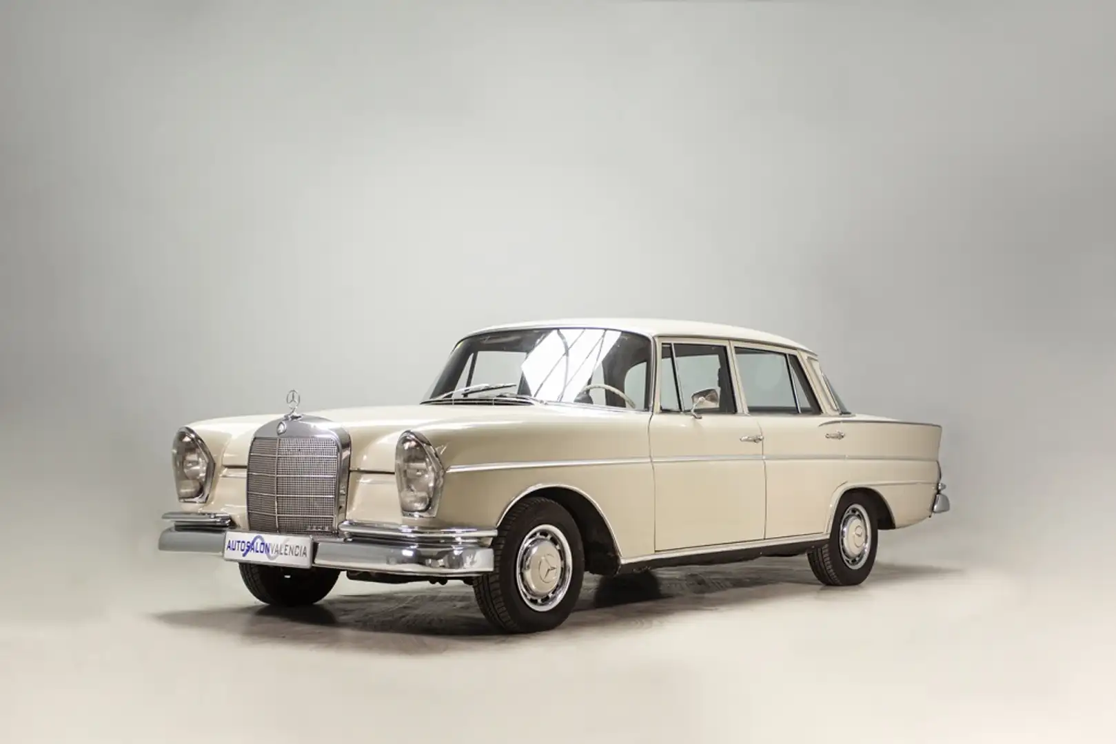 Mercedes-Benz 220 SEb (111) Білий - 1