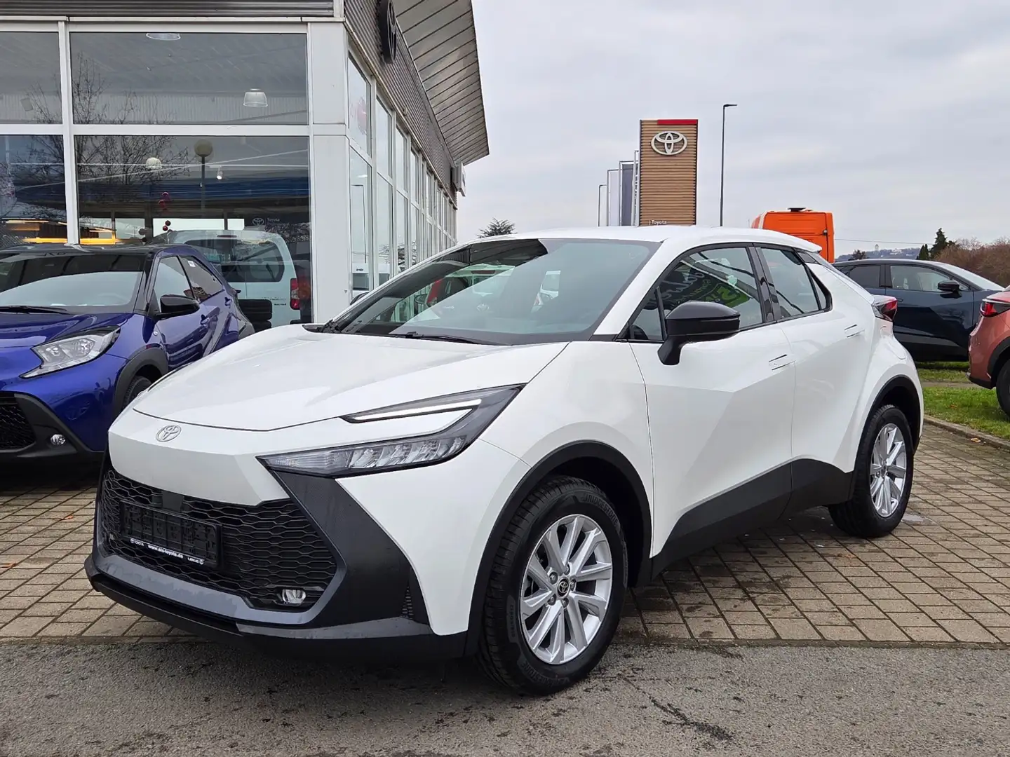 Toyota C-HR 2.0 FWD Flow LED+Navi+SHZ Kamera Bianco - 2