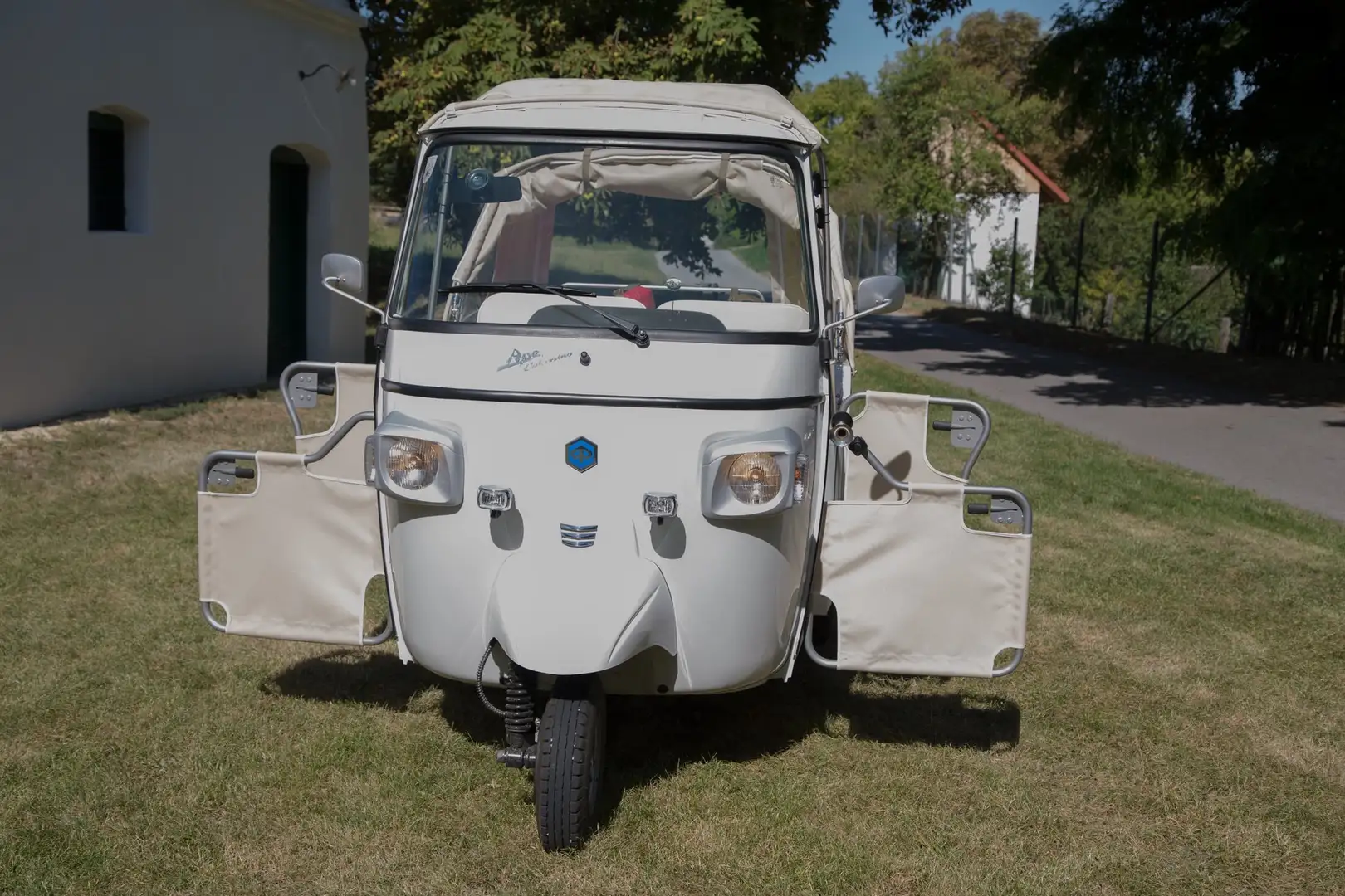 Piaggio Ape Calessino 200 in weiß Weiß - 2