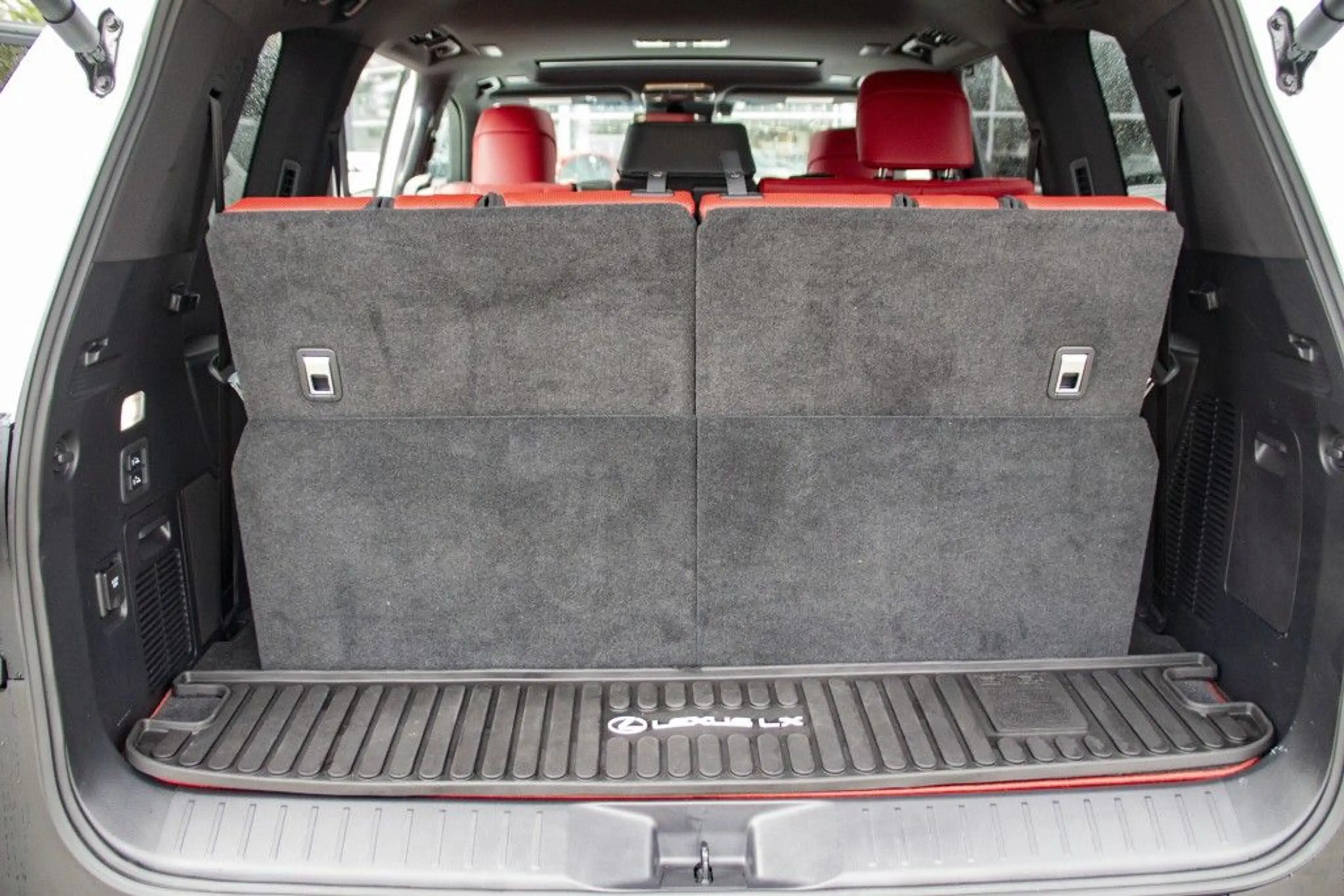 Lexus LX 600 F SPORT — photo 11