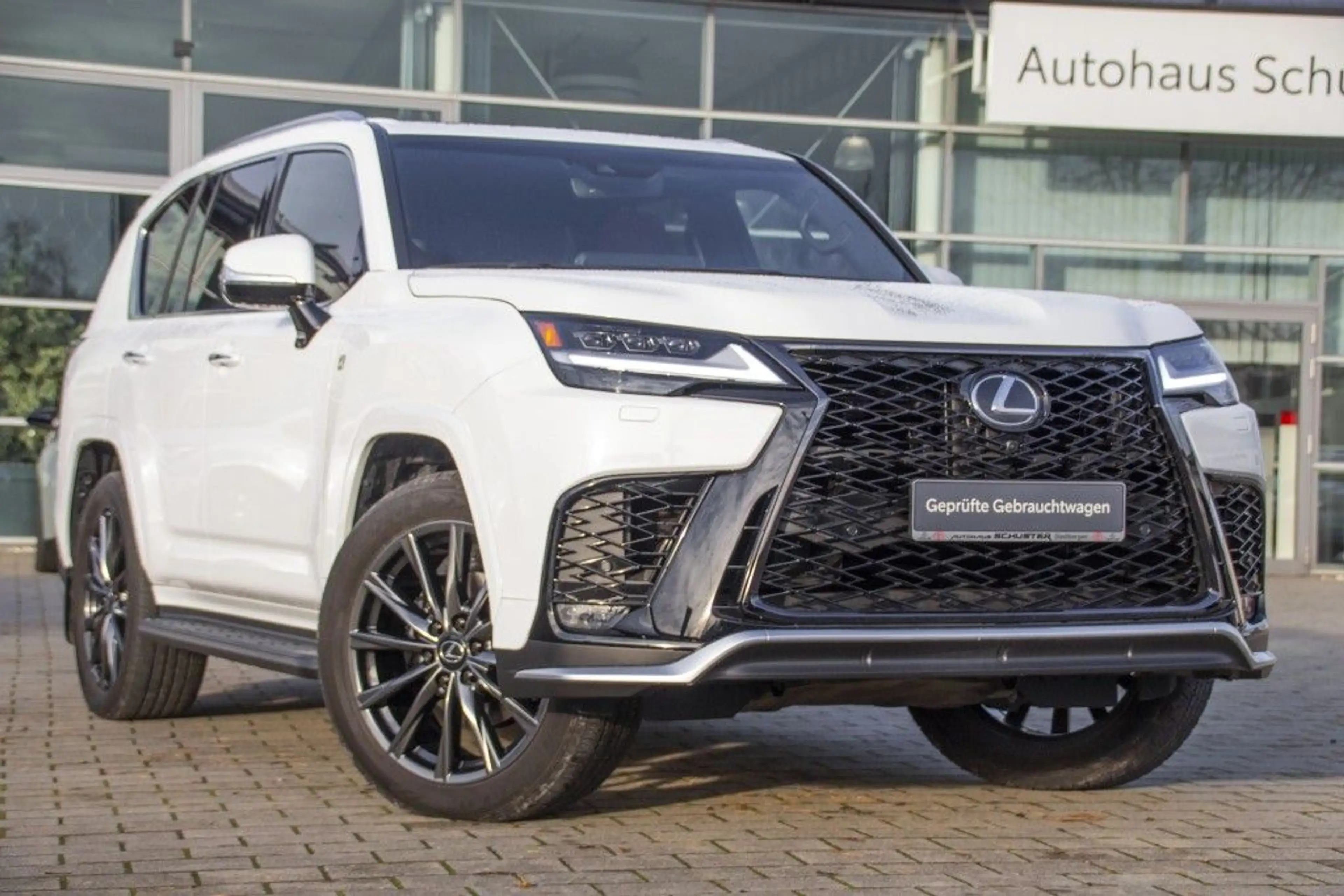 Lexus LX 600 F SPORT — photo 14