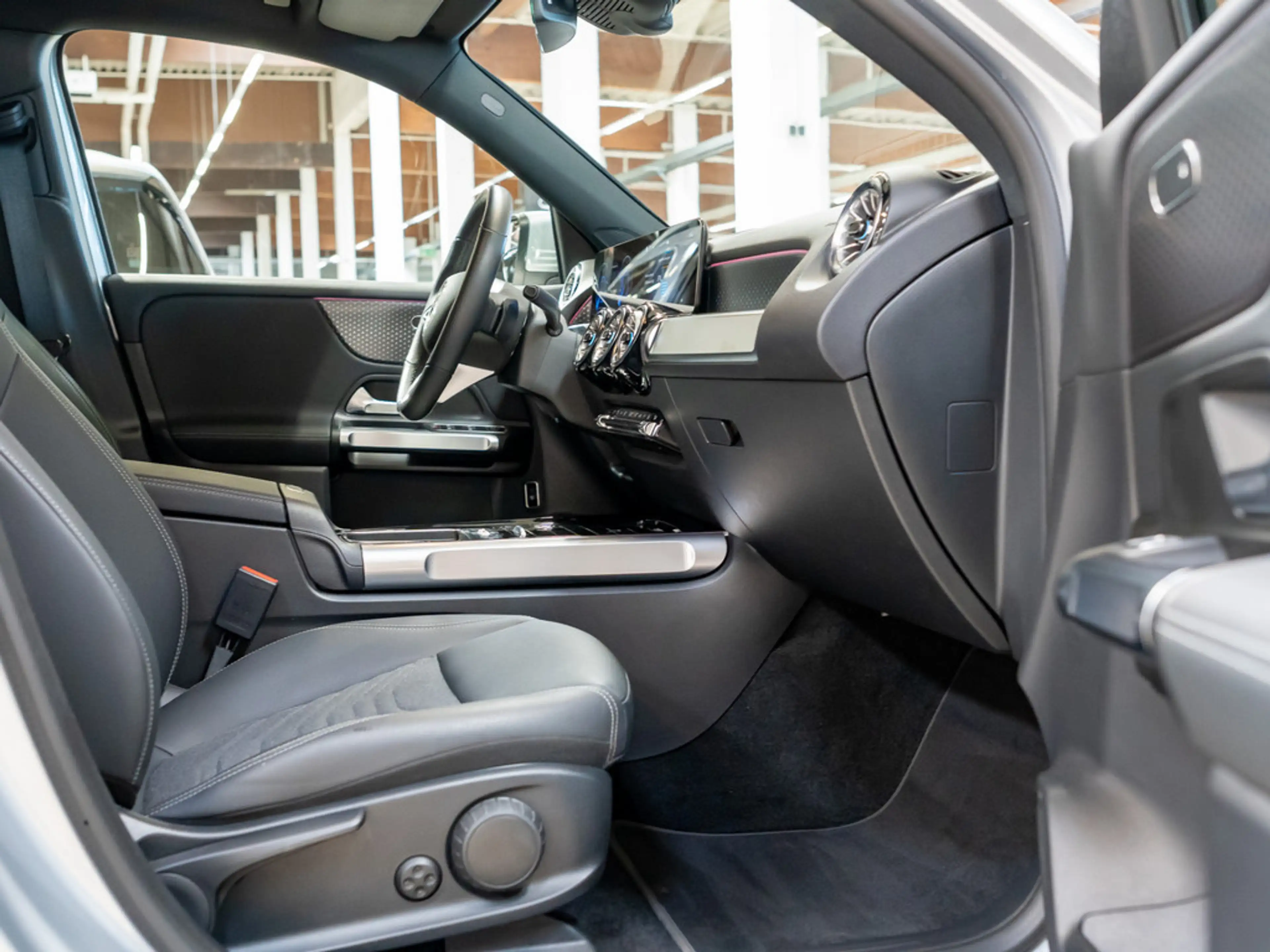 Mercedes-Benz EQB 250 + Progressive Advanced LED NAVI KAMERA — photo 5