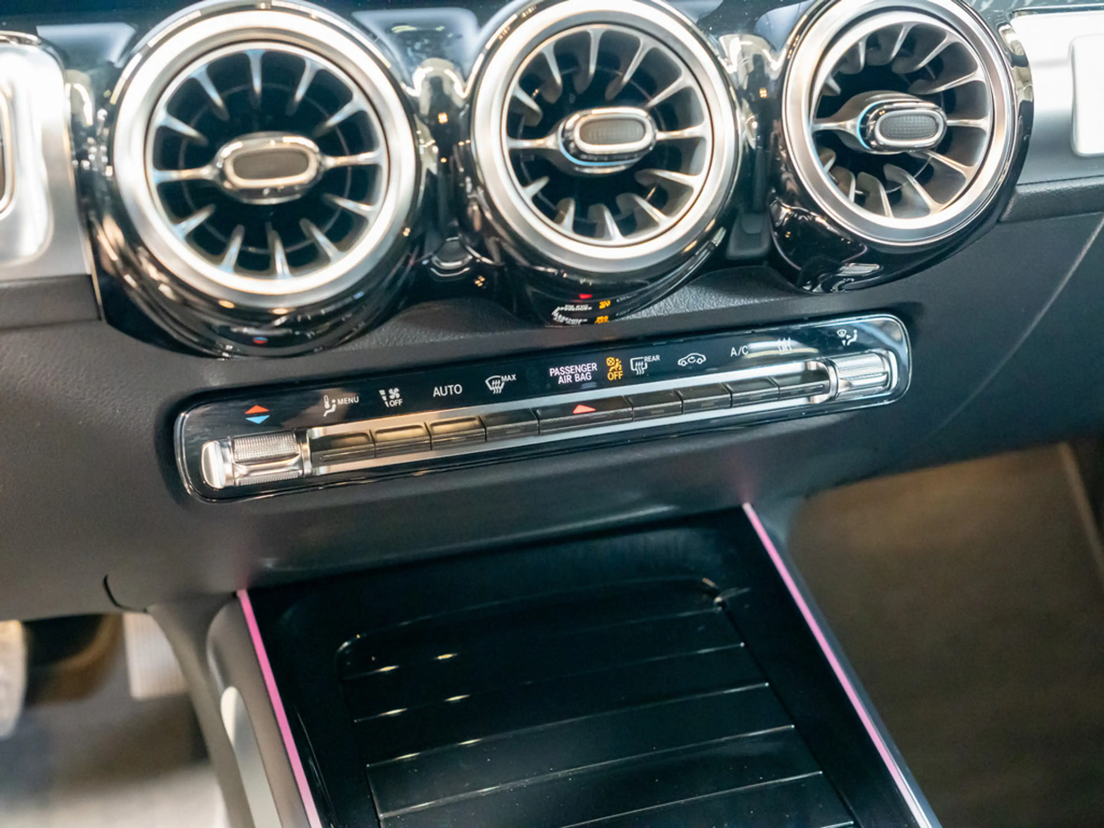 Mercedes-Benz EQB 250 + Progressive Advanced LED NAVI KAMERA — photo 15