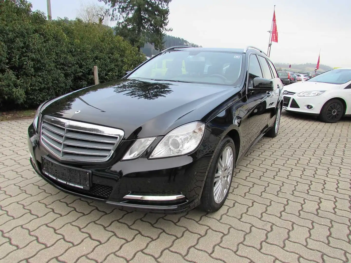 Mercedes-Benz E 250 T BlueTEC 4Matic 7G-TRONIC Černá - 1