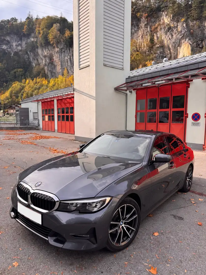 BMW 320 320d xDrive Aut. Sport Line Grau - 1