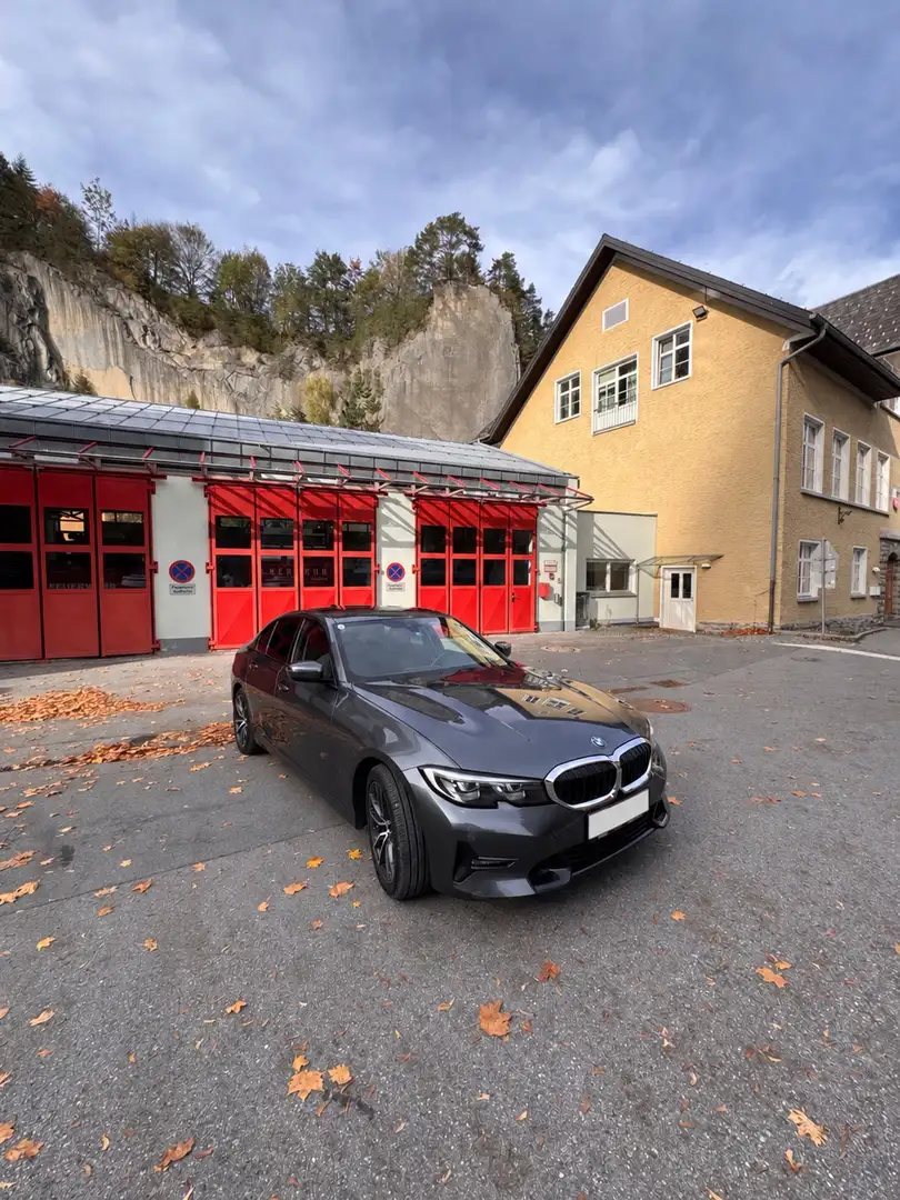 BMW 320 320d xDrive Aut. Sport Line Grau - 2