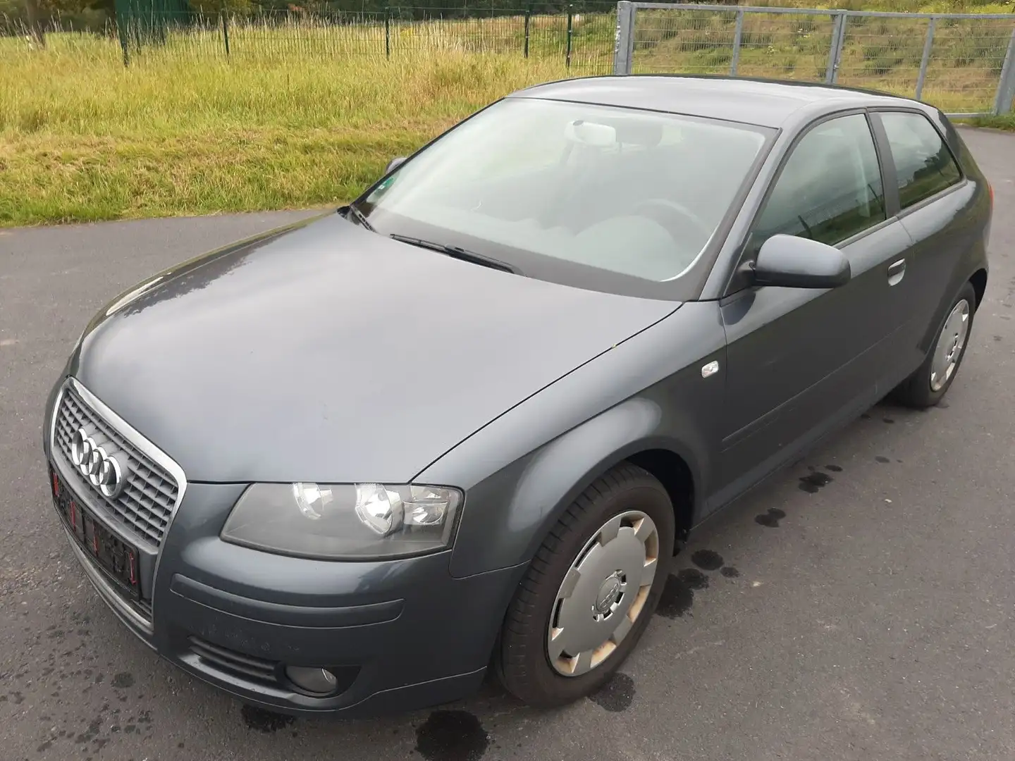Audi A3 1.6 Attraction,2.Hand,Klimaautomatik Grau - 1