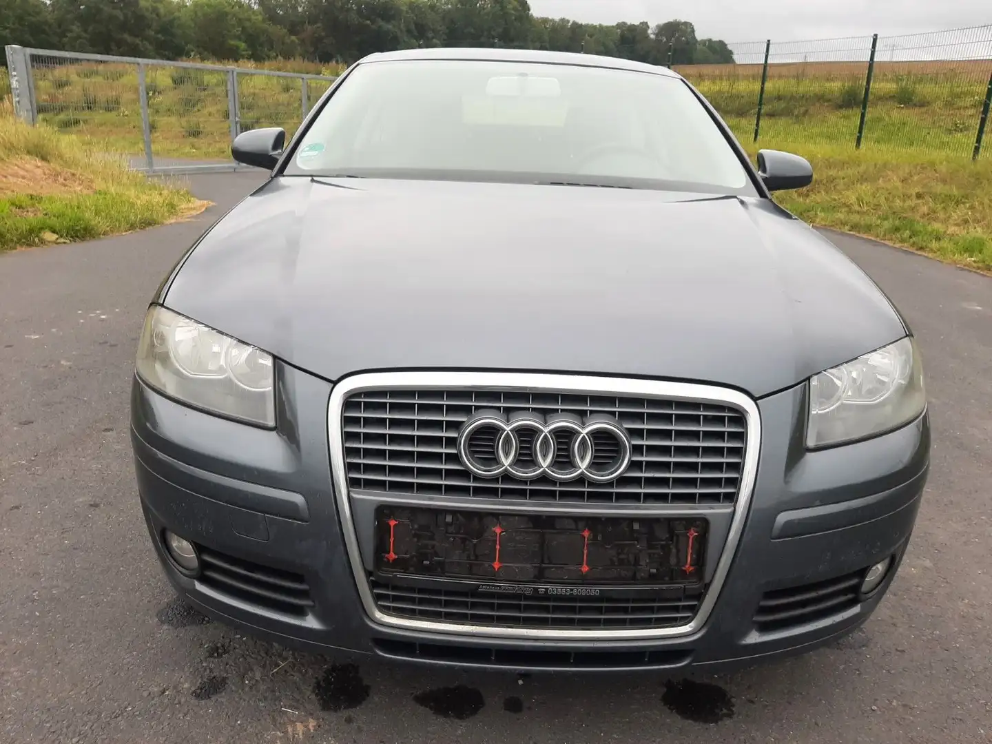 Audi A3 1.6 Attraction,2.Hand,Klimaautomatik Grau - 2