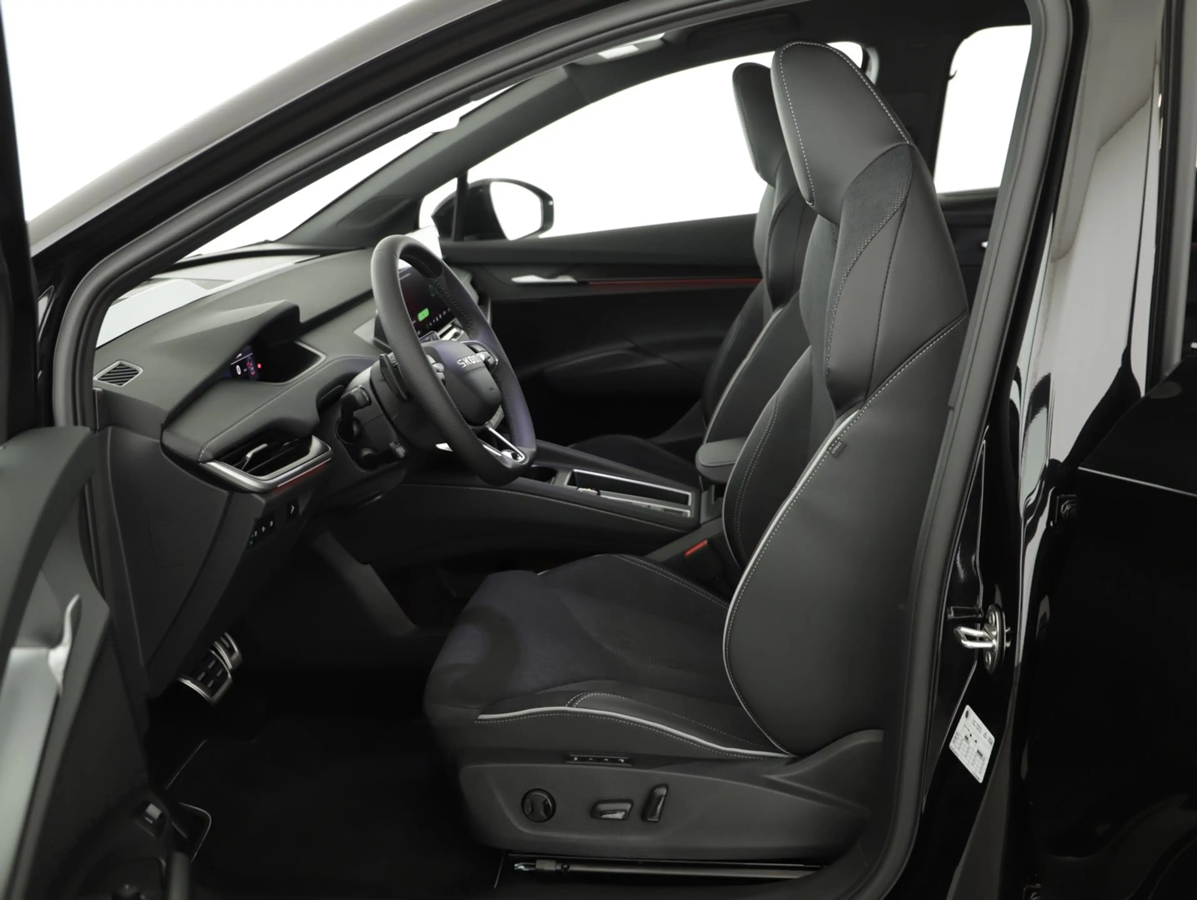 Skoda Elroq Sportline 85x — photo 9