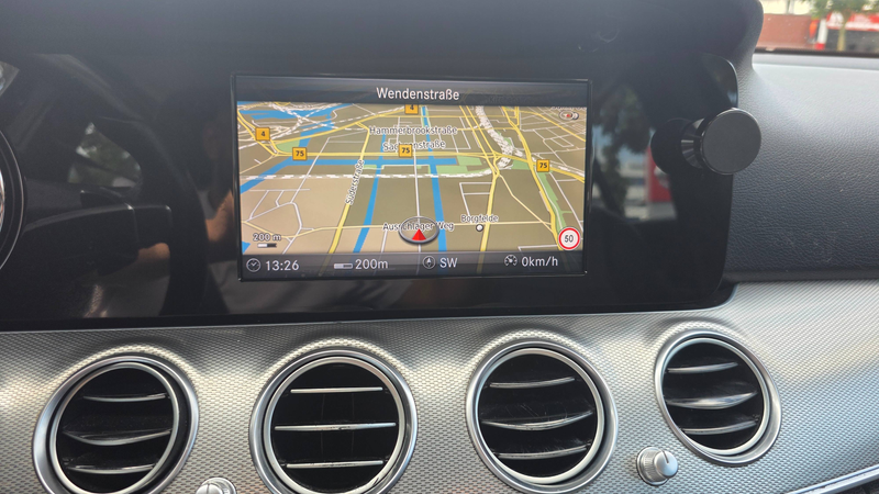 Mercedes-Benz E 200 E 200 d 9G-TRONIC Automatik Navigation Kamera LED Scheinwerfer — photo 11